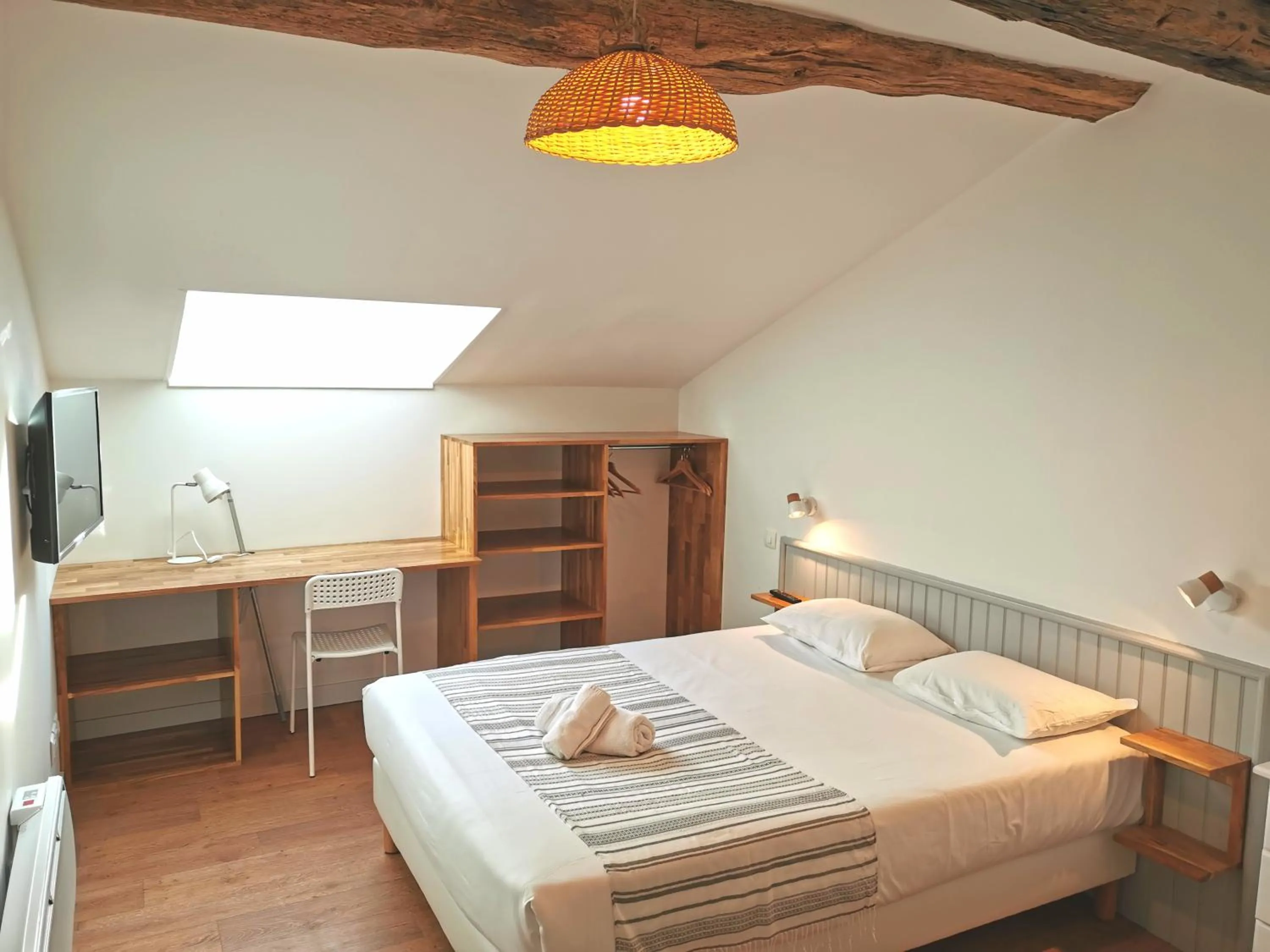 Photo of the whole room, Bed in Appart'Hôtel Bellevue