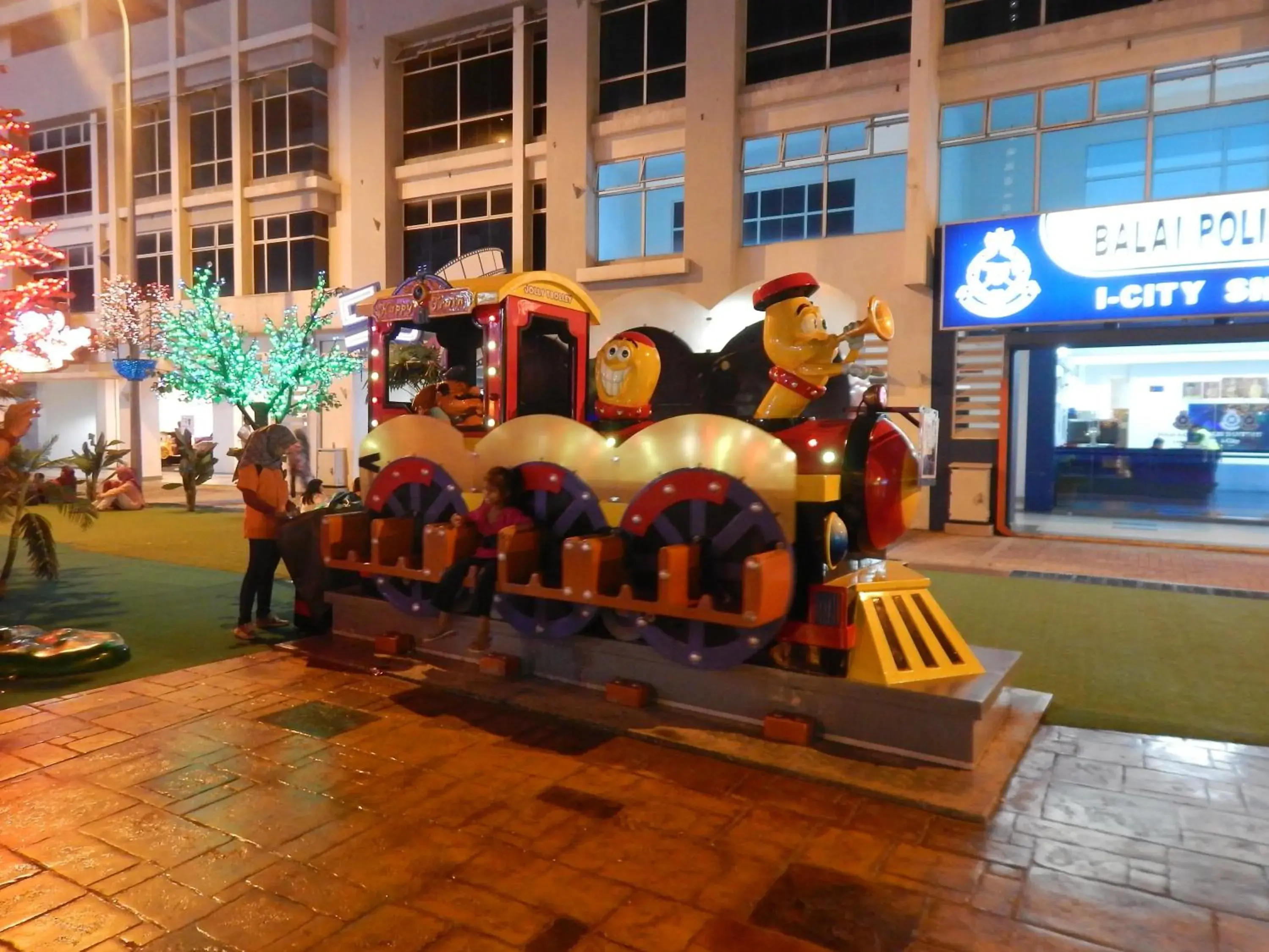 Children play ground in Wadi Iman Guesthouse @ i-City