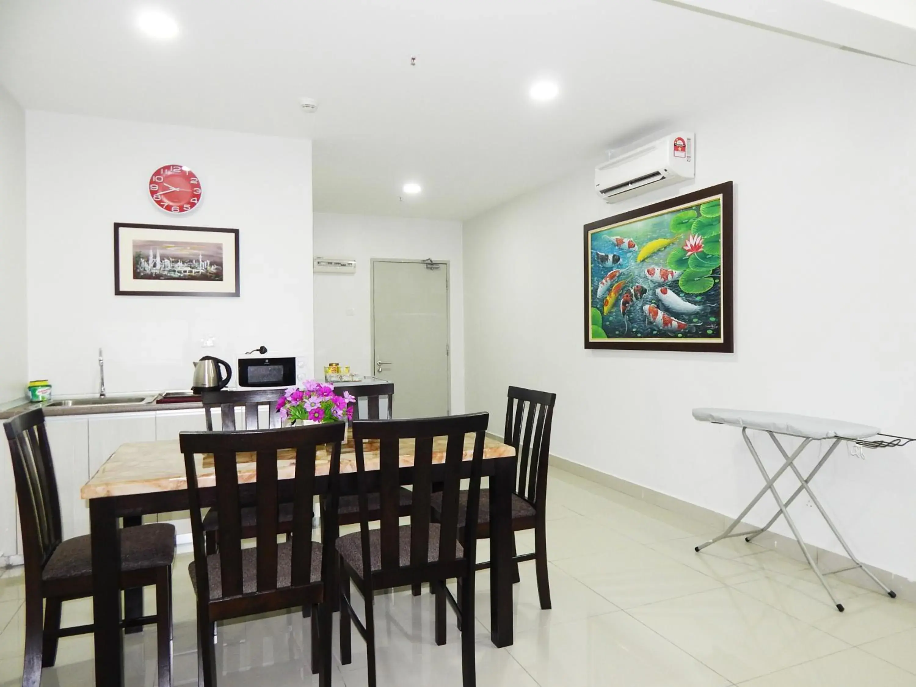 Kitchen or kitchenette, Dining Area in Wadi Iman Guesthouse @ i-City