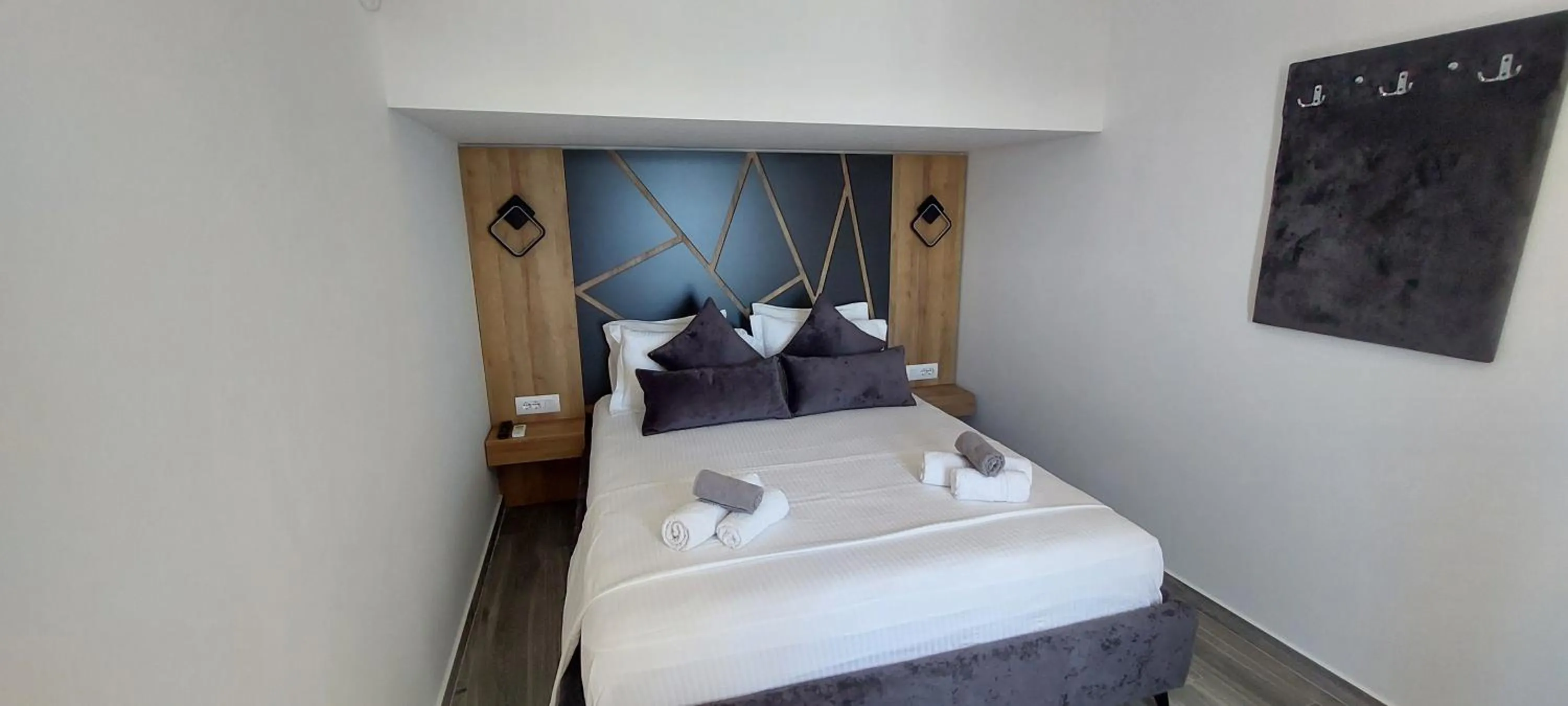 Superior One-Bedroom Apartment with Balcony in Villa Crystal