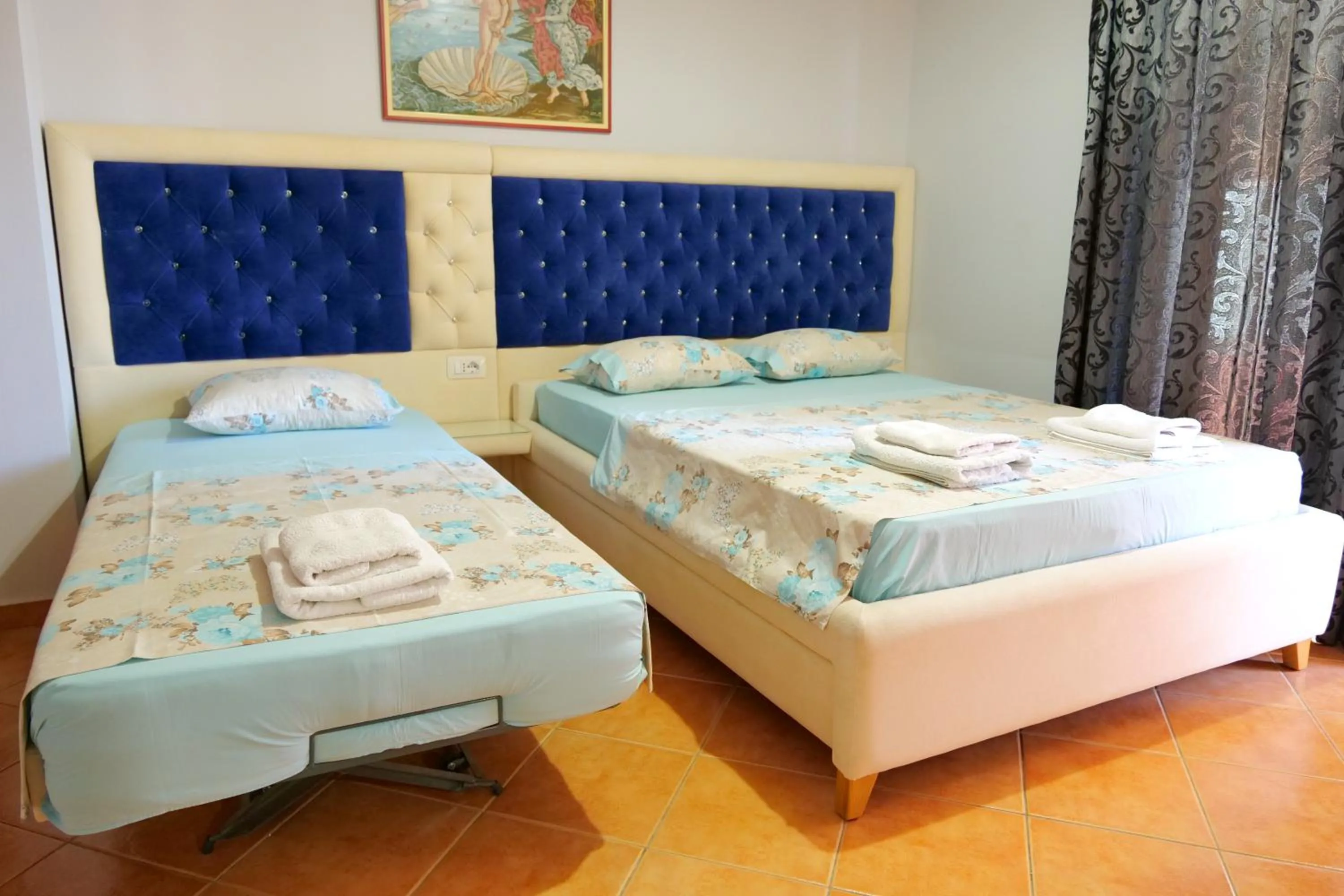 Family Room with Balcony in Villa Crystal