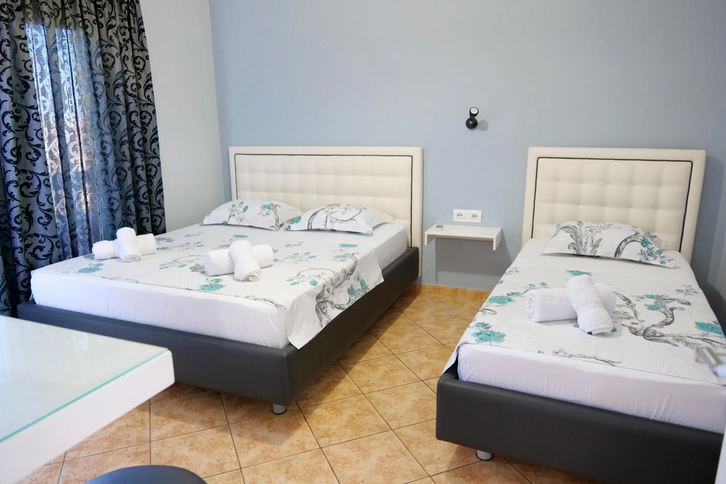 One-Bedroom Apartment with Sea View in Villa Crystal