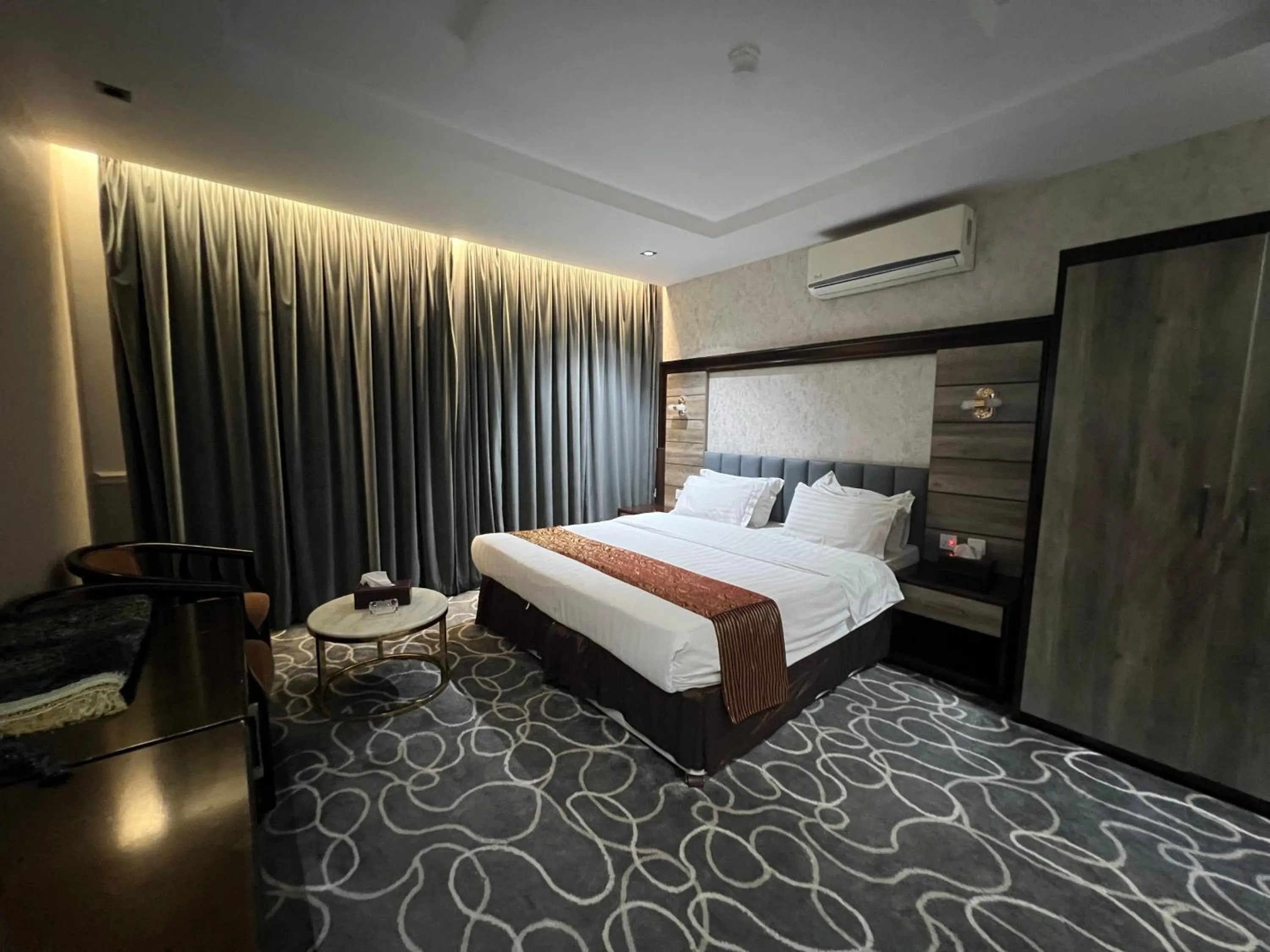 Photo of the whole room, Bed in Rose Star Hotel