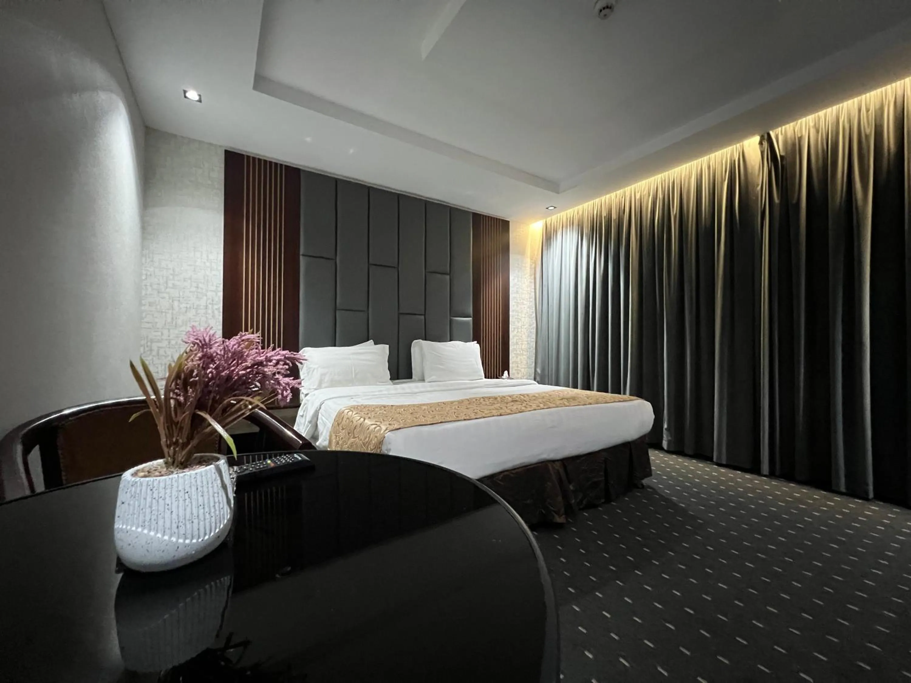 Bedroom, Bed in Rose Star Hotel