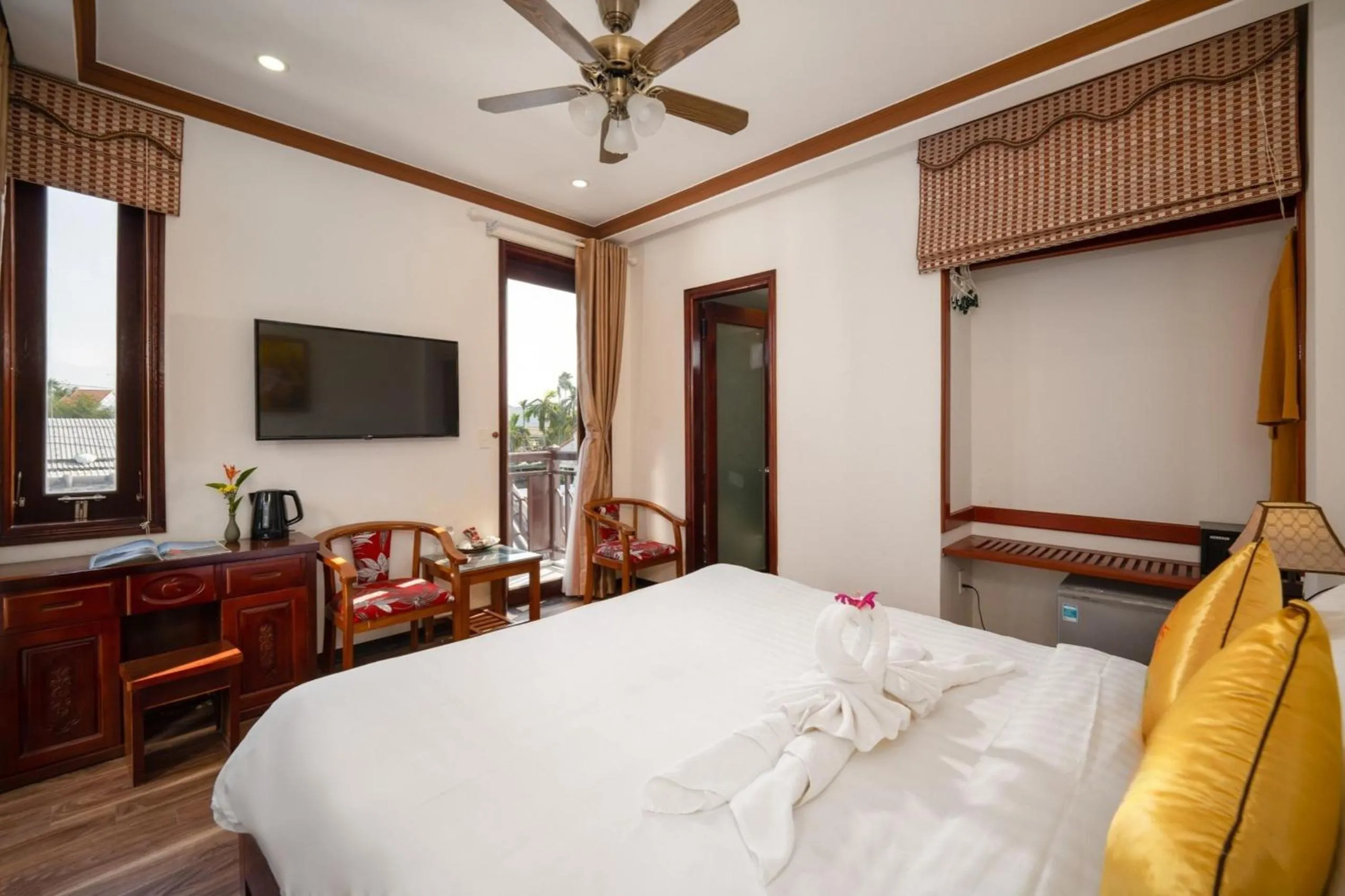 Communal lounge/ TV room, Bed in Ony Retreat Villas