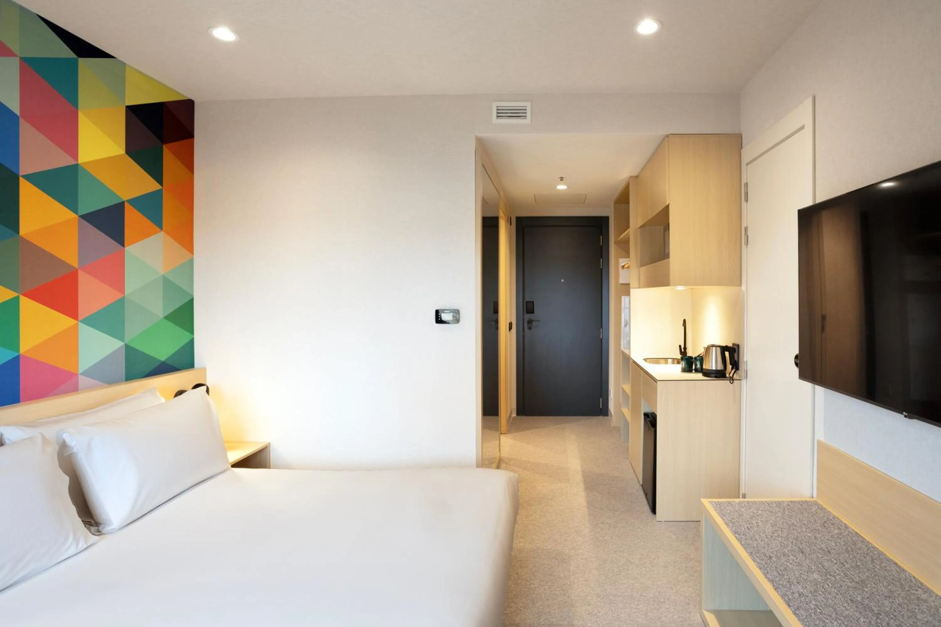 Double Room with Private Bathroom in Hotel101 - Madrid