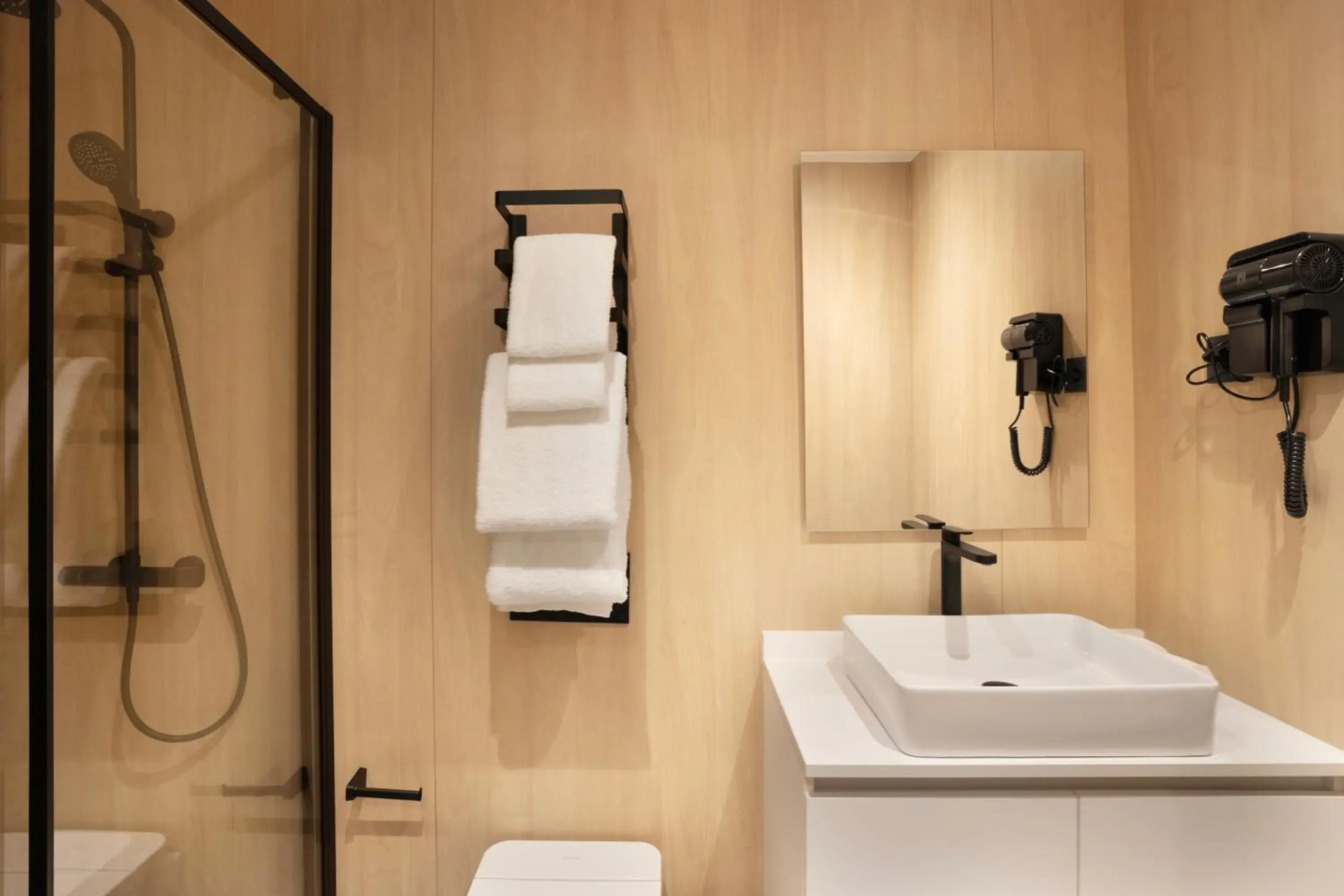 Double Room with Private Bathroom in Hotel101 - Madrid Double Room with Private Bathroom in Hotel101 - Madrid