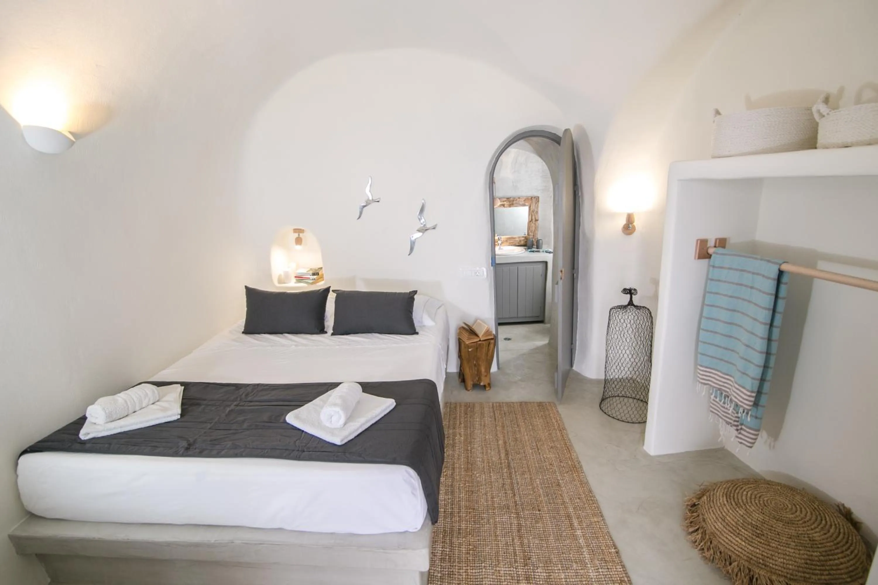 Photo of the whole room, Bed in Santorini Villas