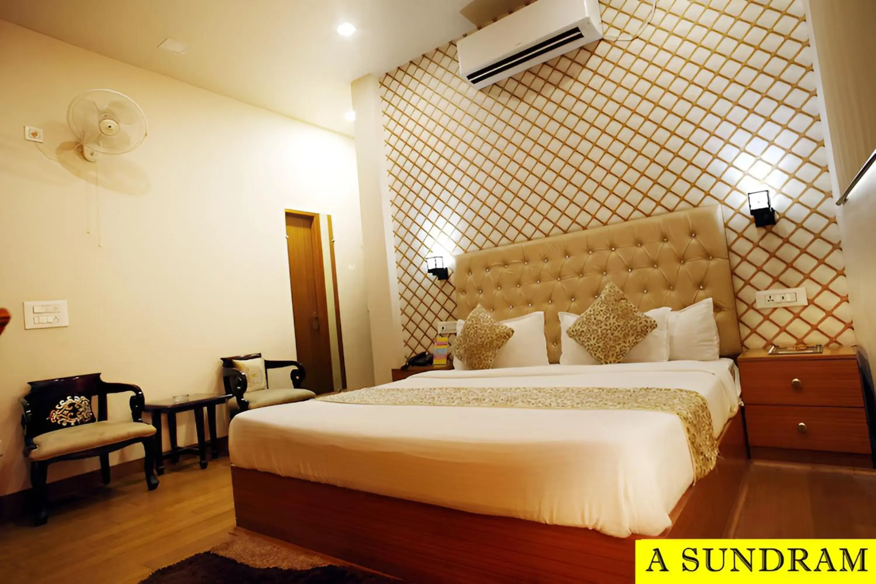 King Room with Balcony - single occupancy in Hotel LAVENIR King Room with Balcony - single occupancy in Hotel LAVENIR