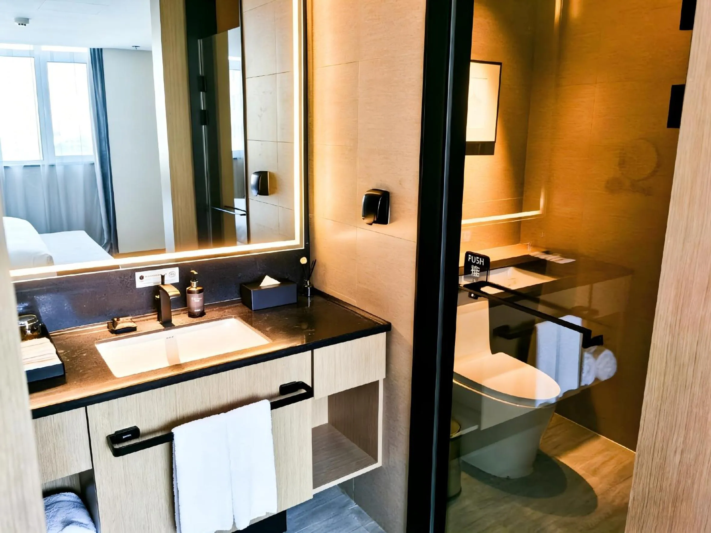 Shower in Wanda Moments Heze