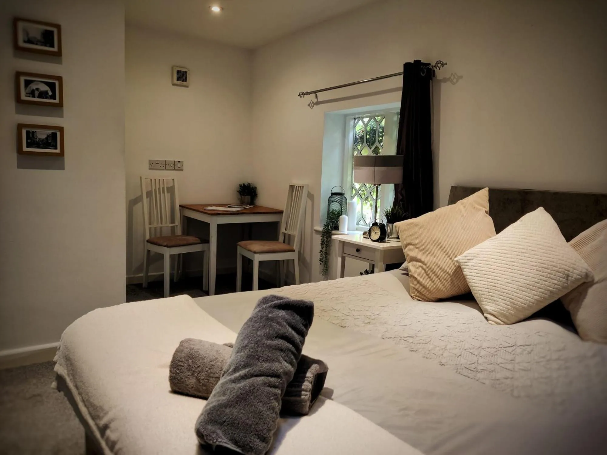 Bed in Hursley Rooms - The Dolphin