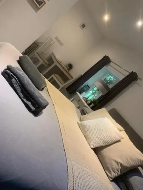 Bed in Hursley Rooms - The Dolphin