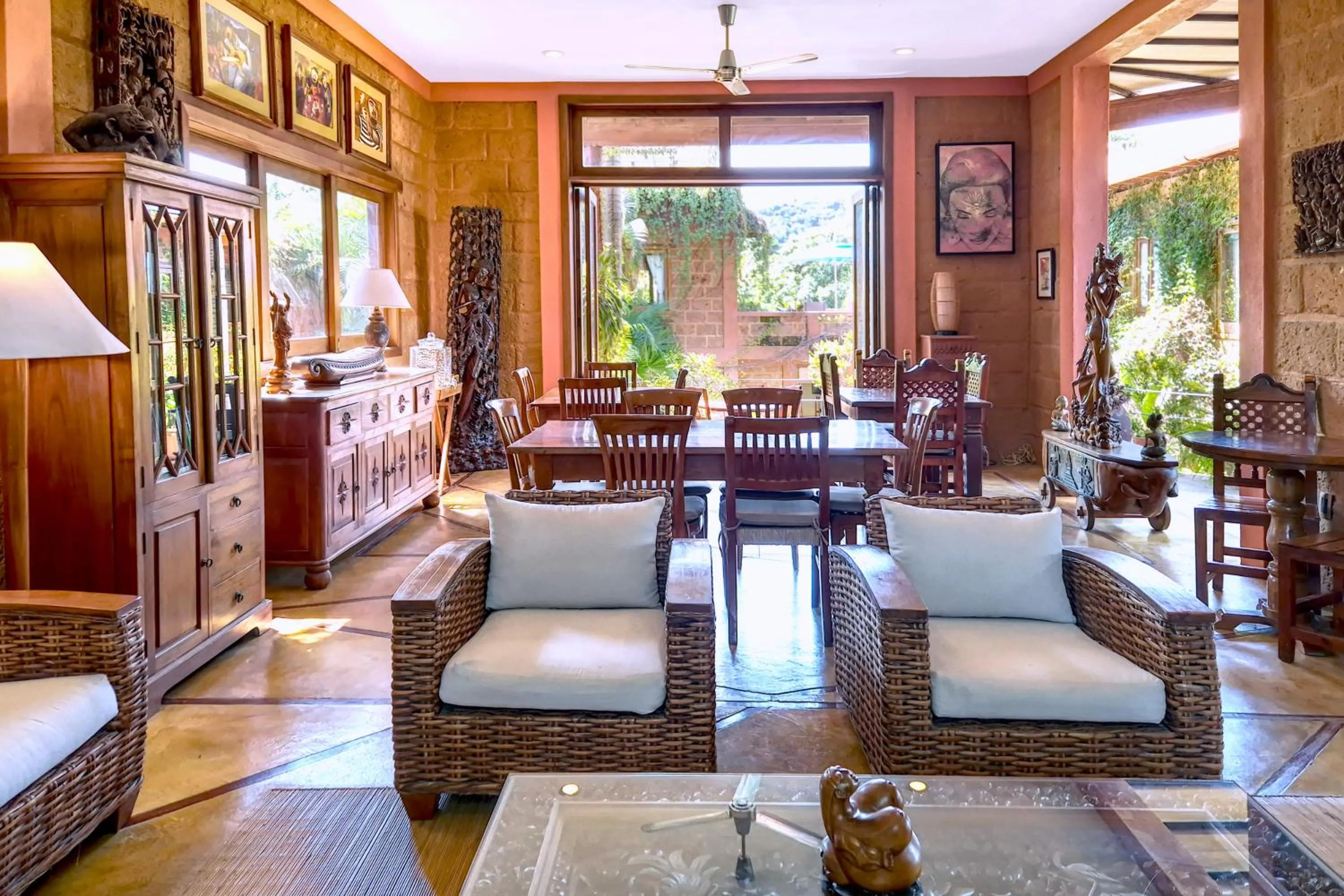 Communal lounge/ TV room in Hotel Casa San Pancho