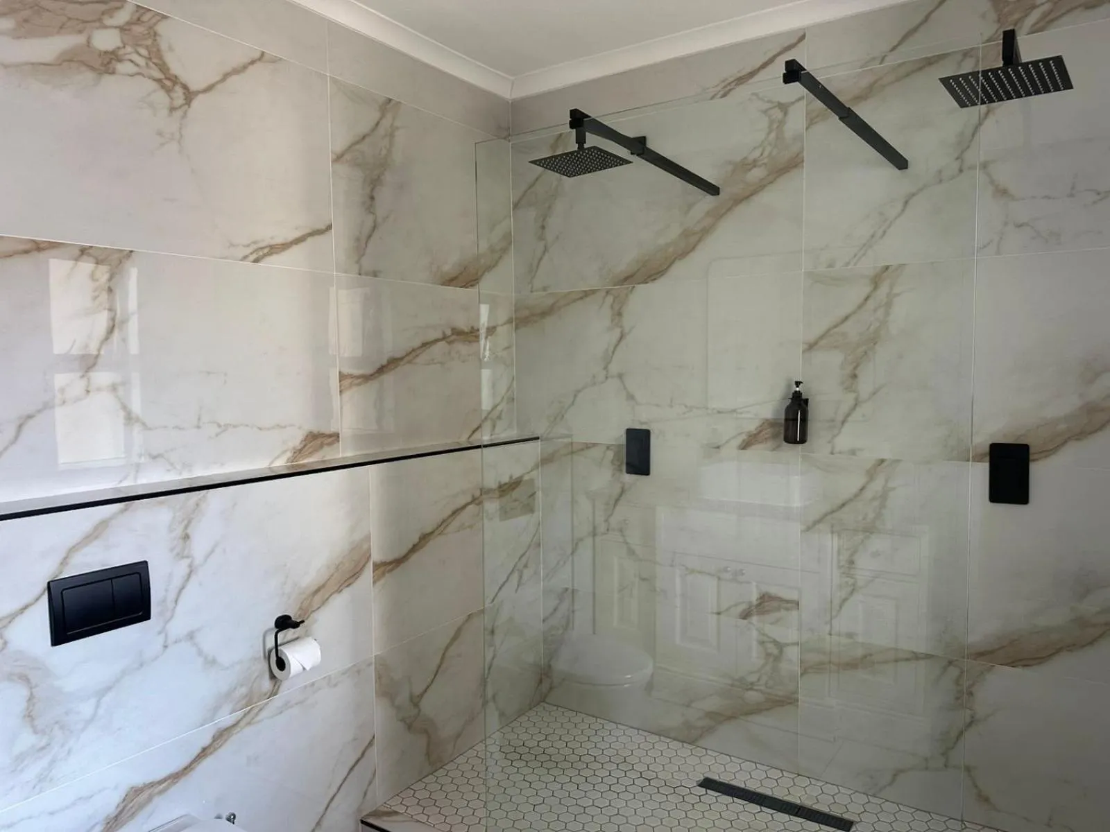 Shower in Elsewhere