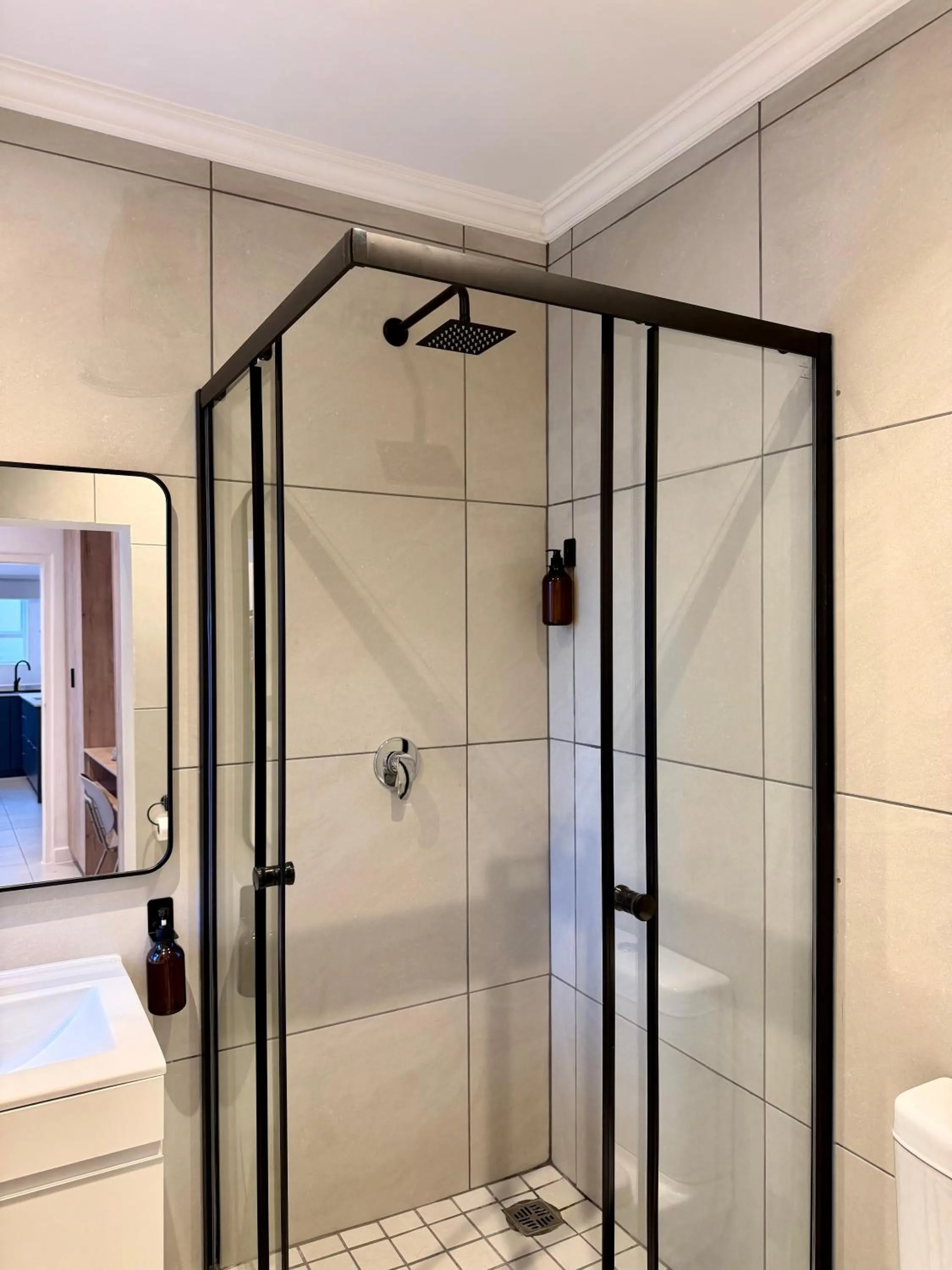 Shower in Elsewhere
