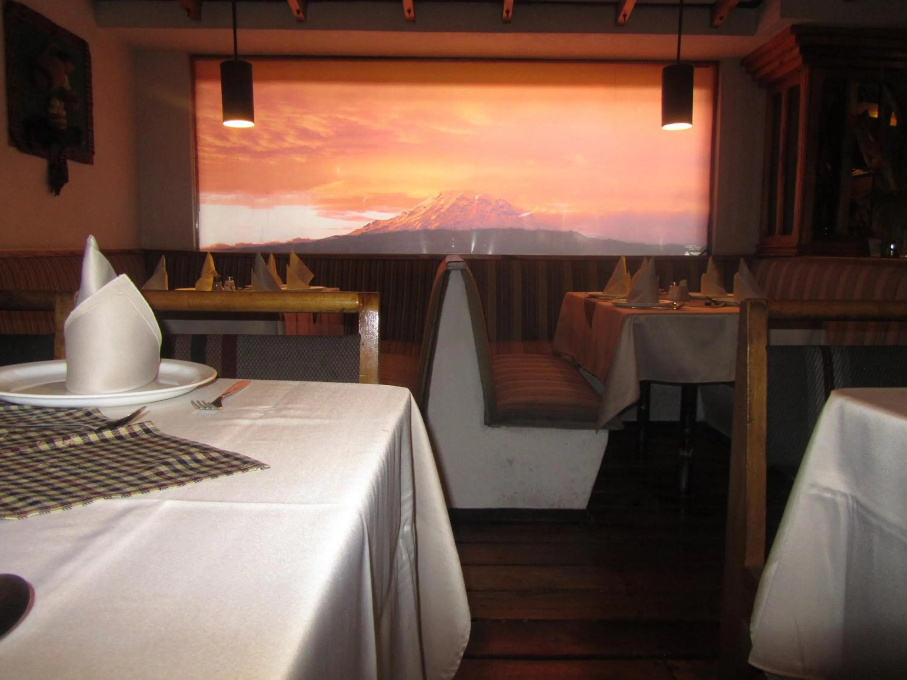 Restaurant/places to eat in Hotel Zeus