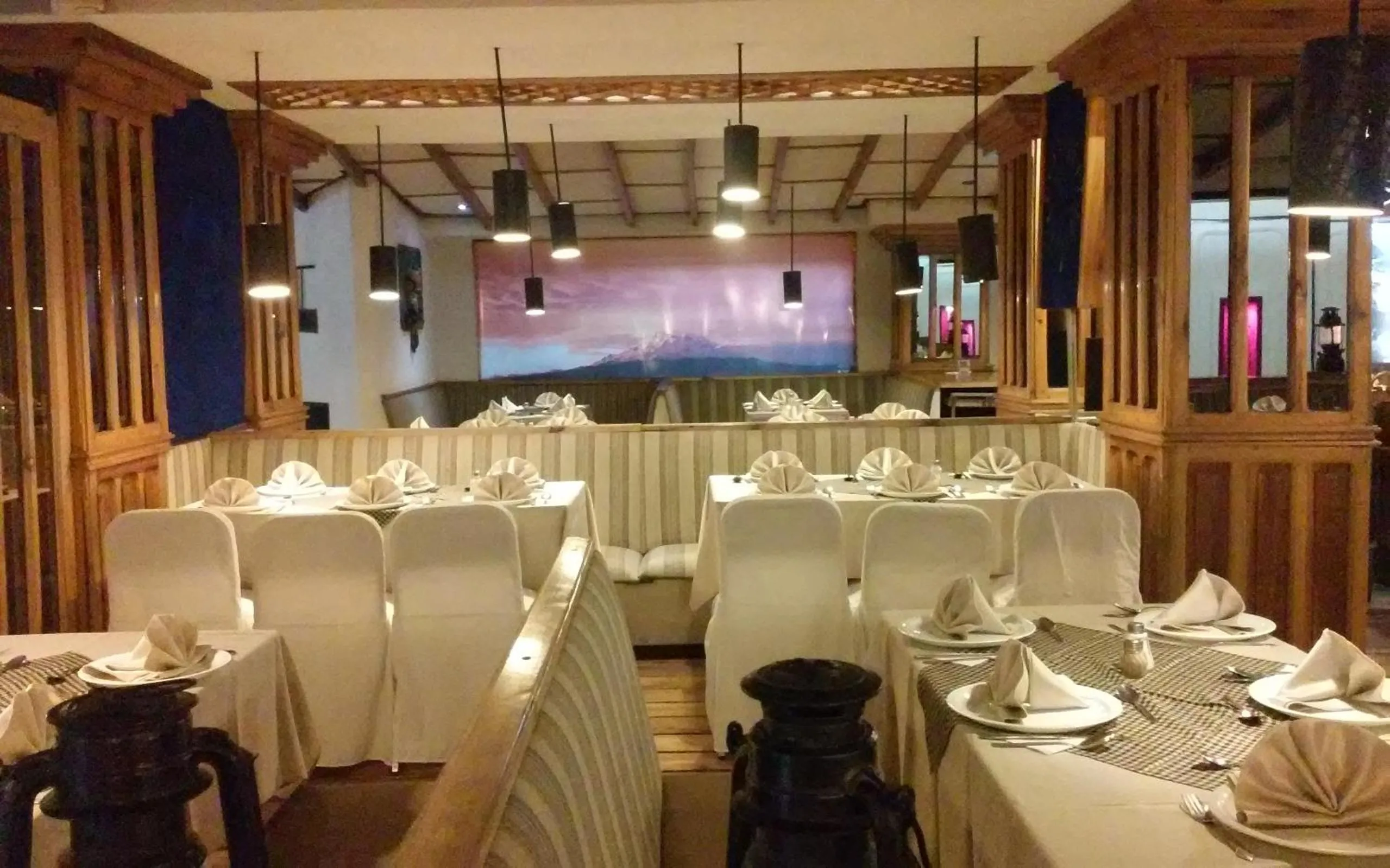 Restaurant/places to eat in Hotel Zeus