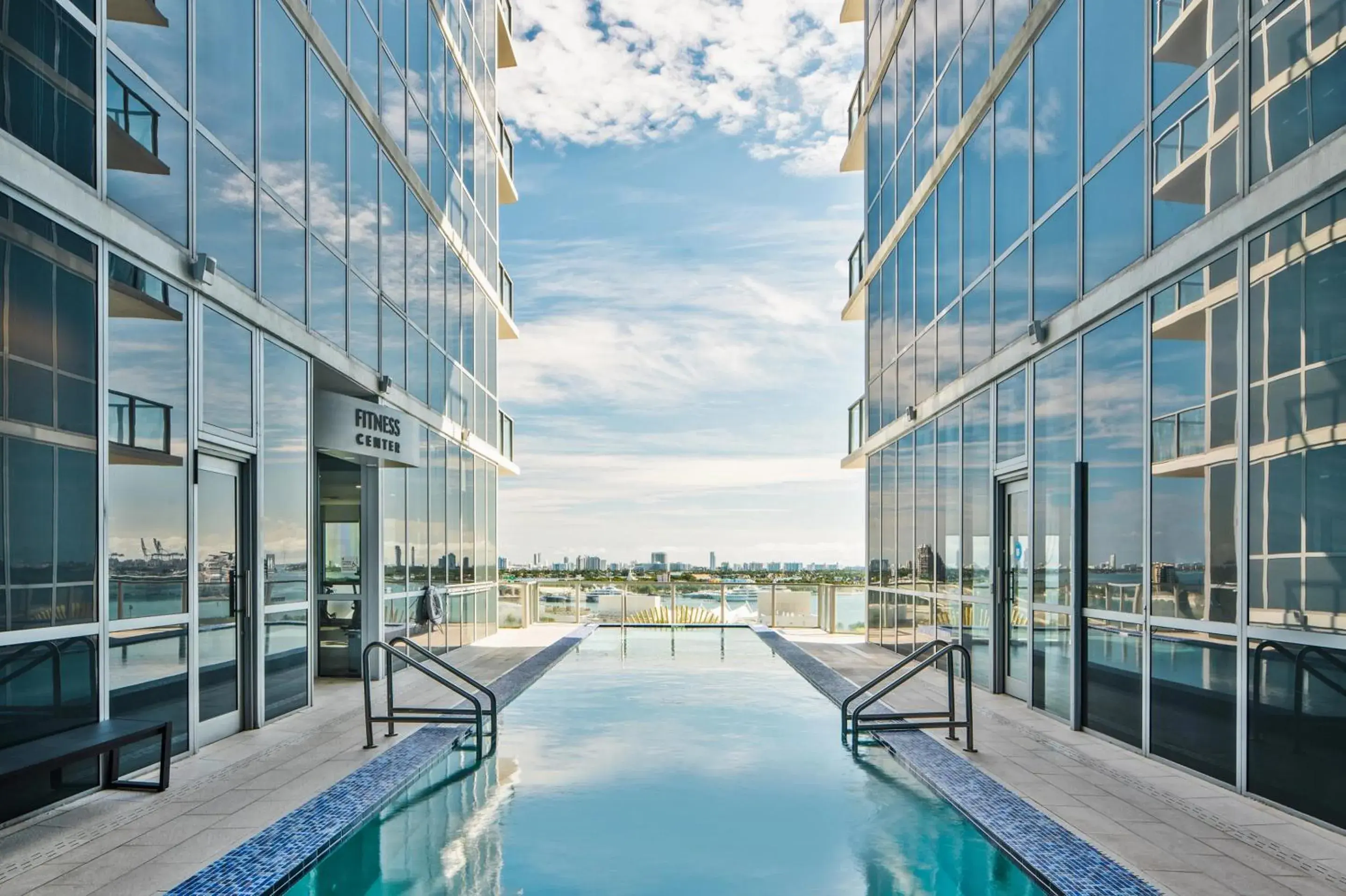Swimming pool in The Grayson Hotel Miami Downtown Swimming pool in The Grayson Hotel Miami Downtown