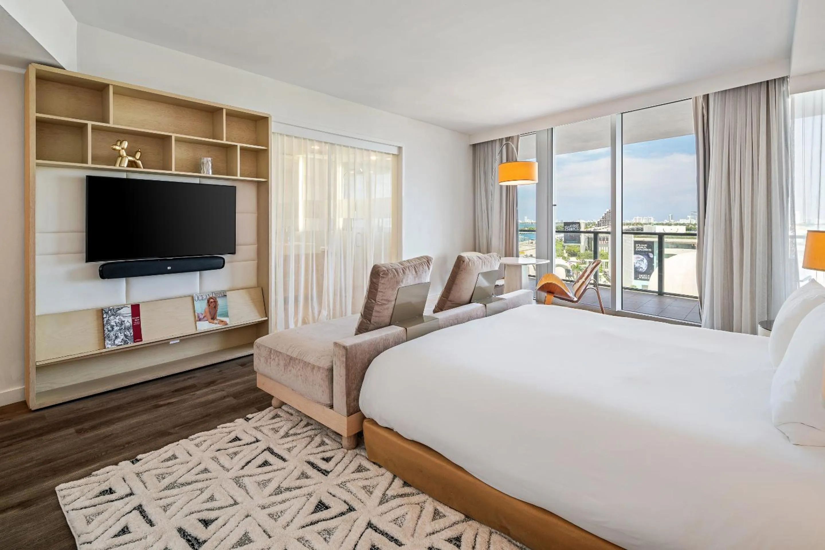 Bed in The Grayson Hotel Miami Downtown