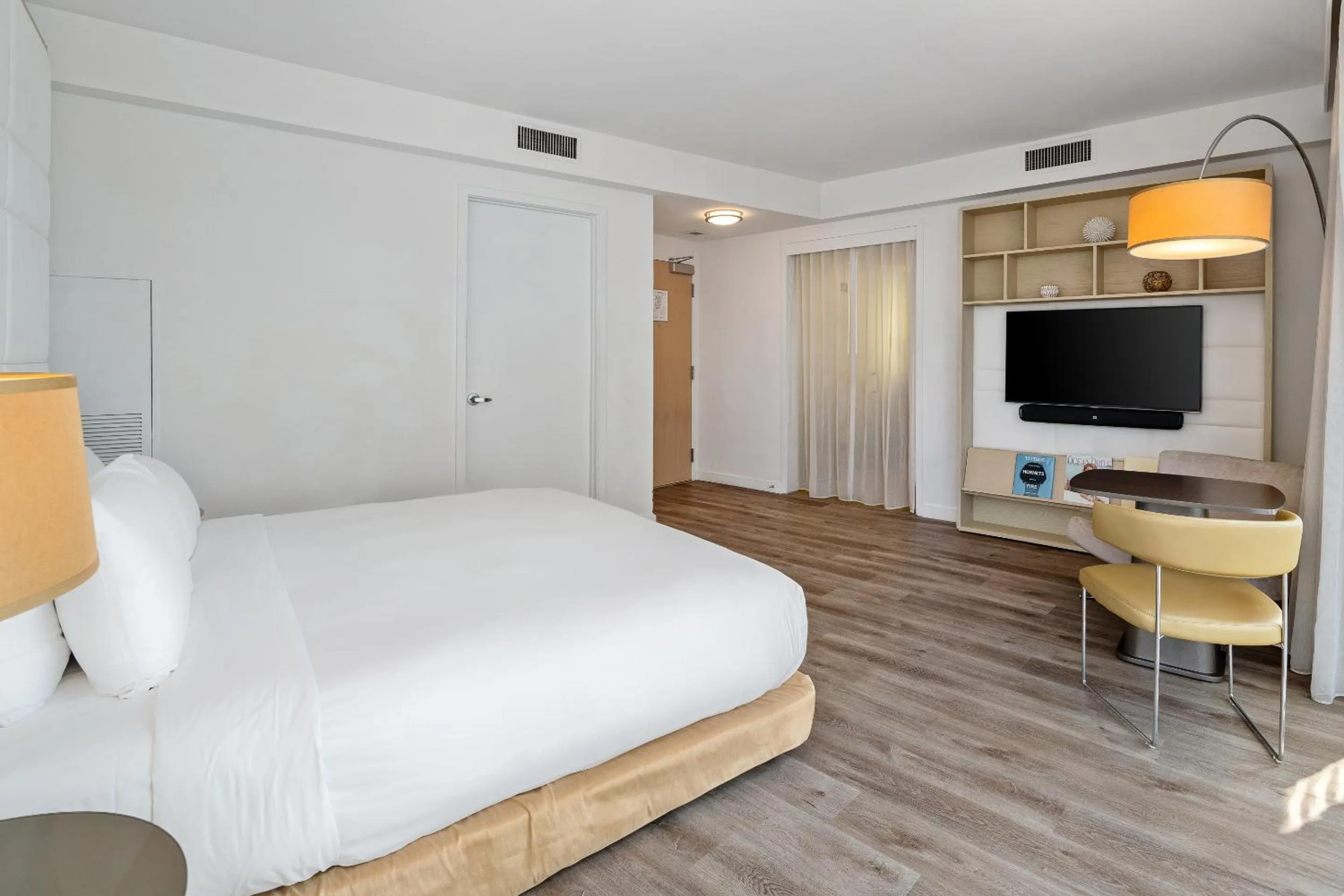 Bed in The Grayson Hotel Miami Downtown