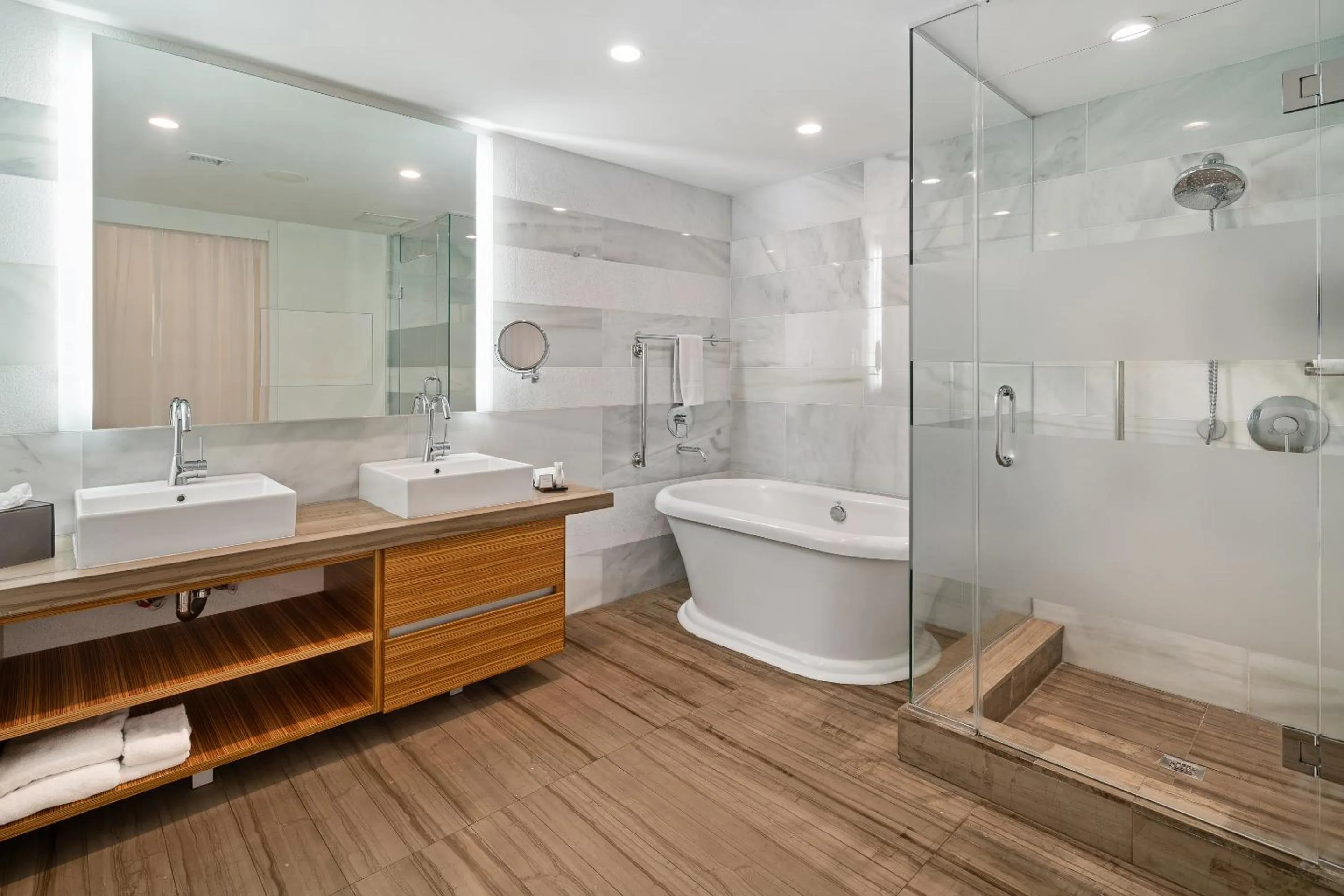 Shower in The Grayson Hotel Miami Downtown