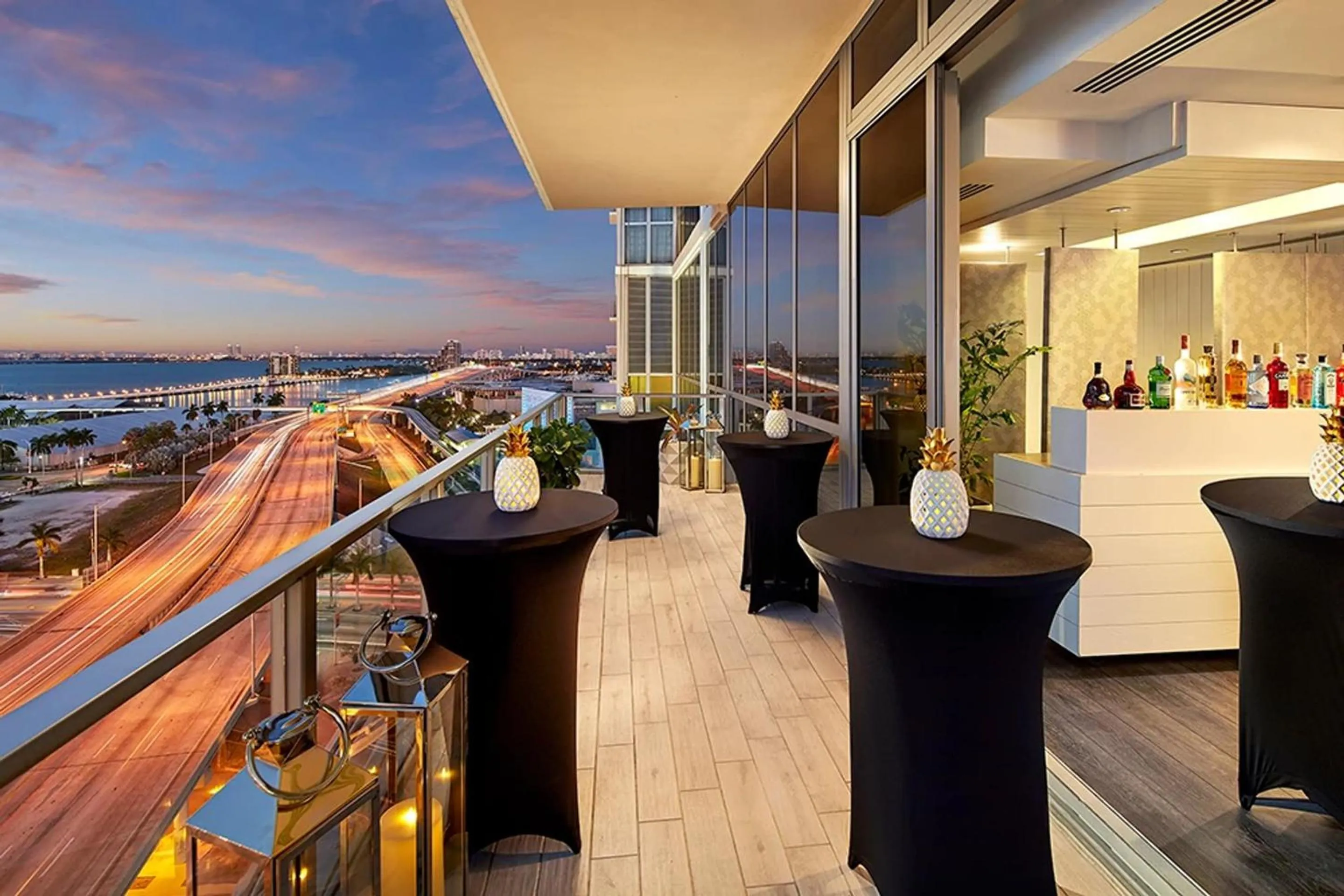 Lounge or bar in The Grayson Hotel Miami Downtown