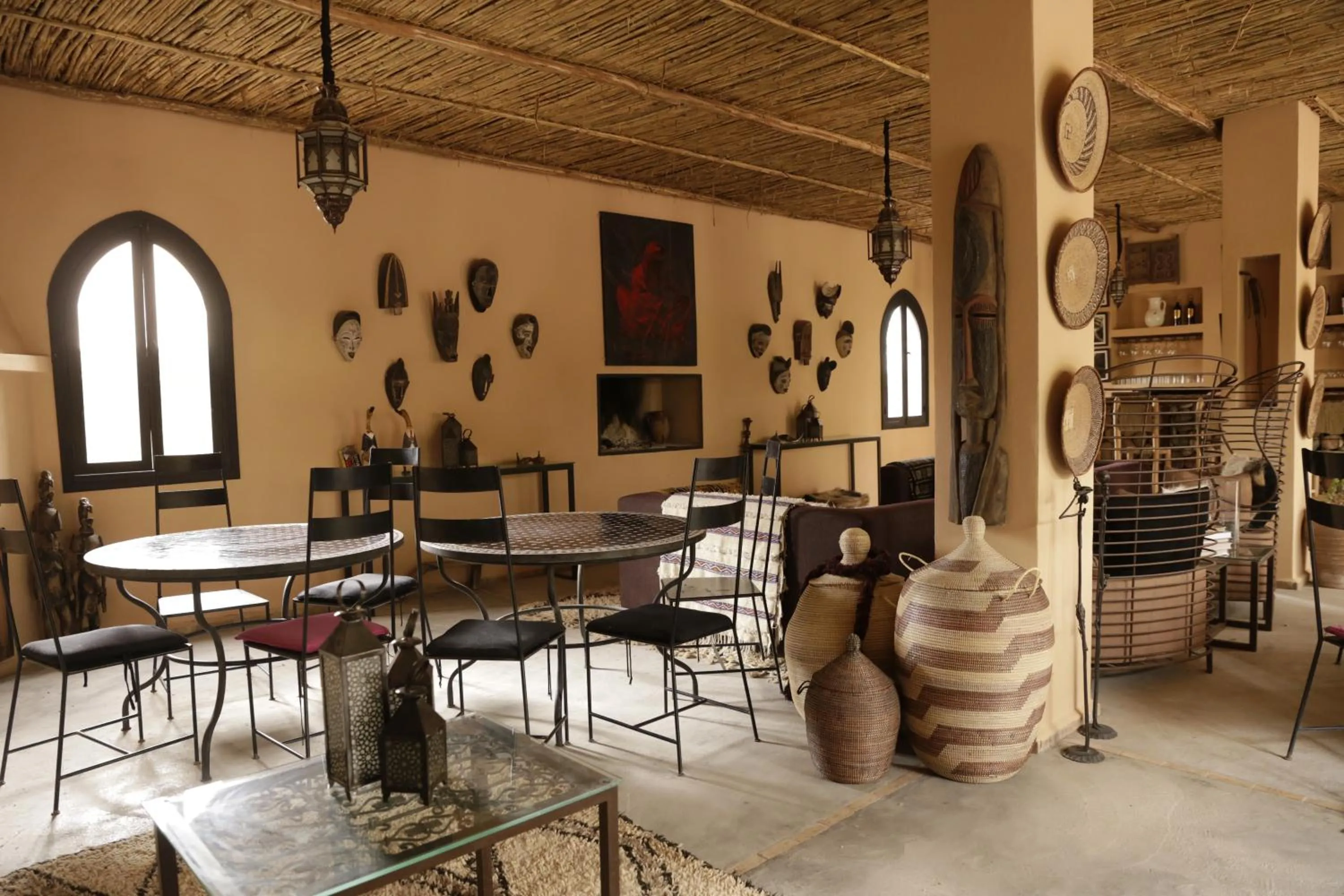 Restaurant/places to eat in Fawakay Villas