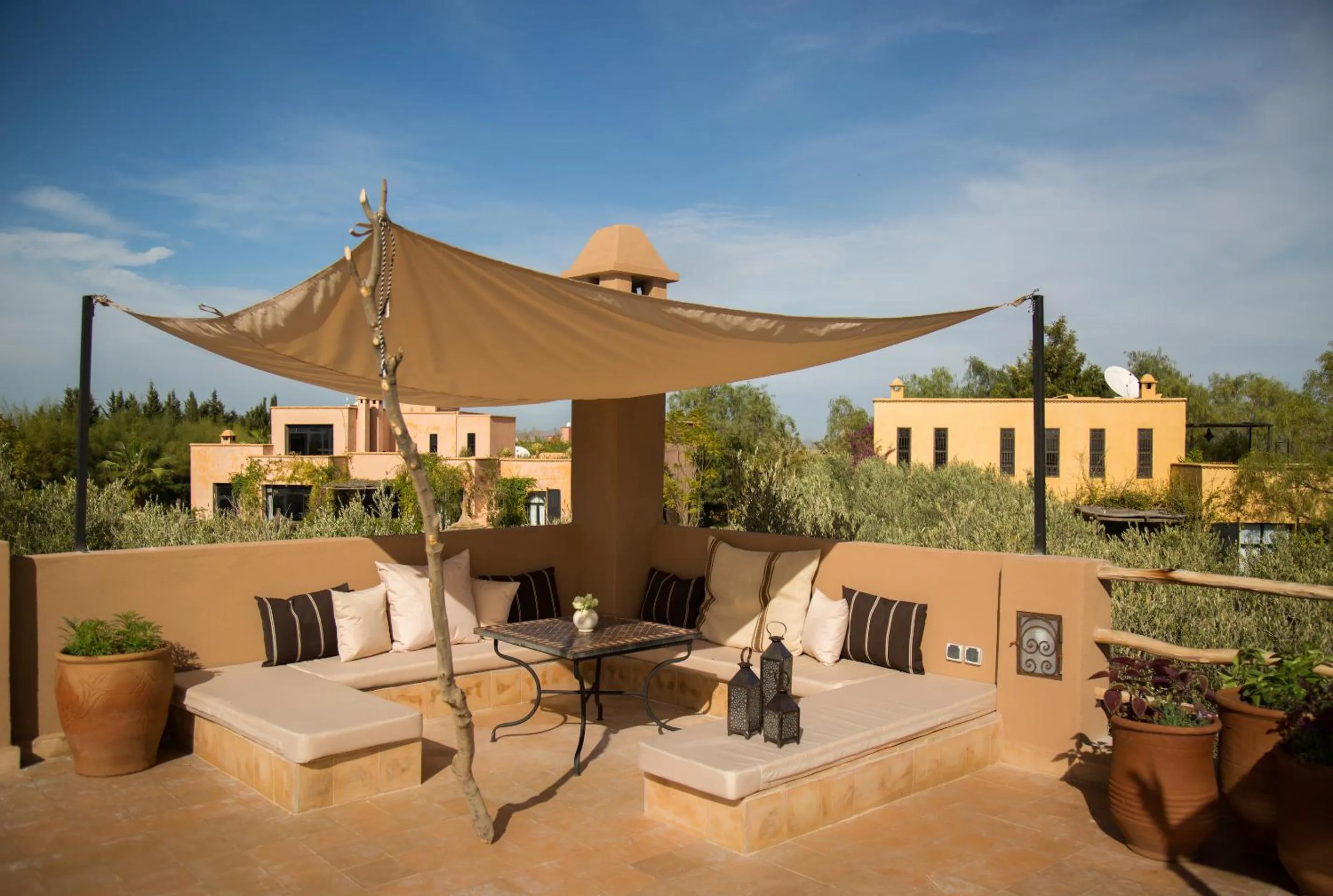 Restaurant/places to eat in Fawakay Villas