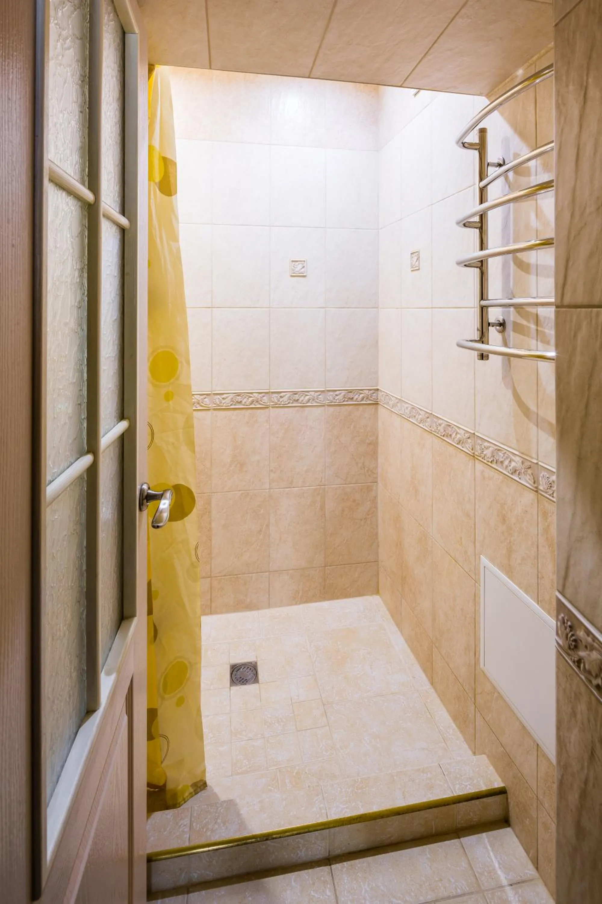 Shower in Apartment Krakivska 15