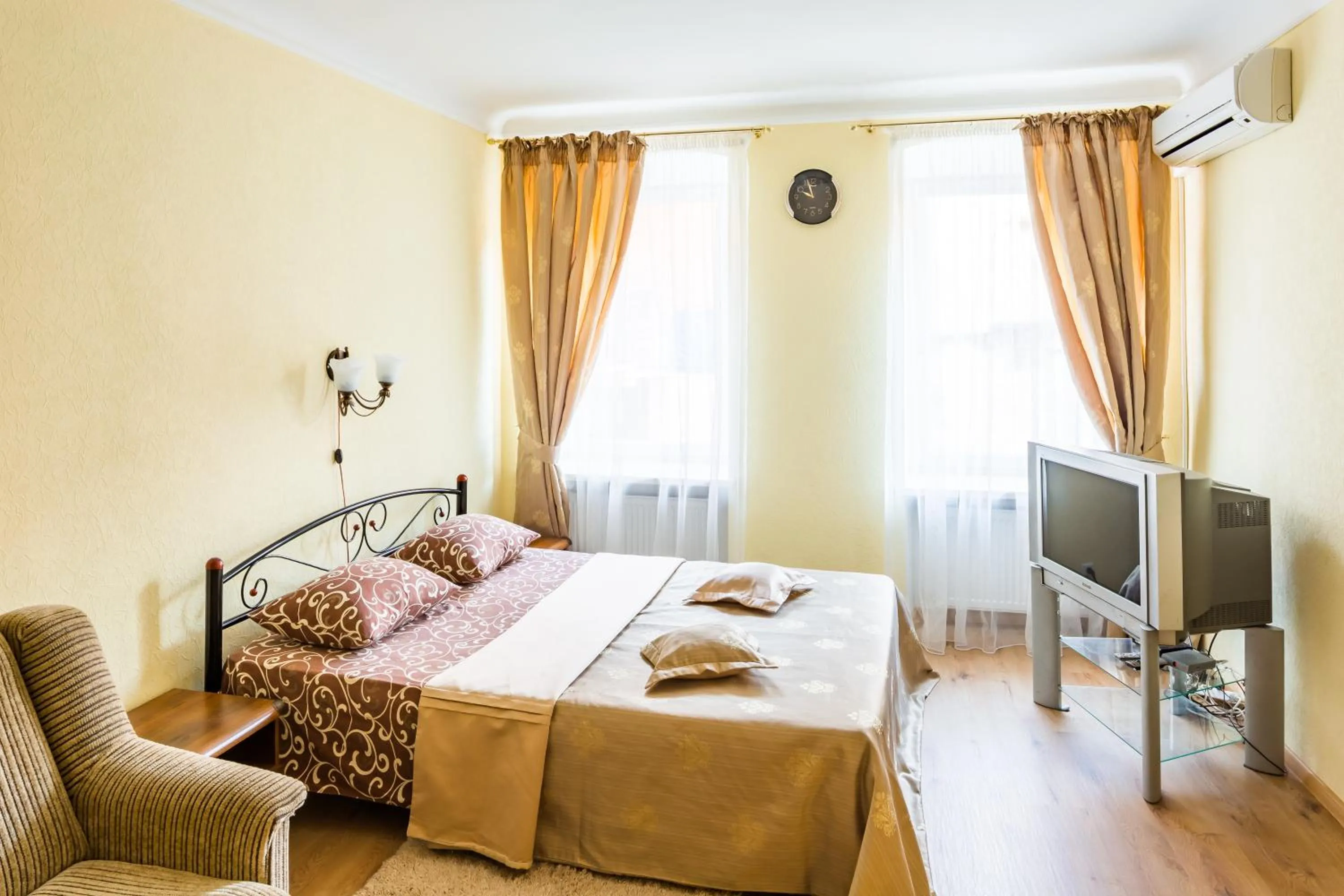 Photo of the whole room, Bed in Apartment Krakivska 15