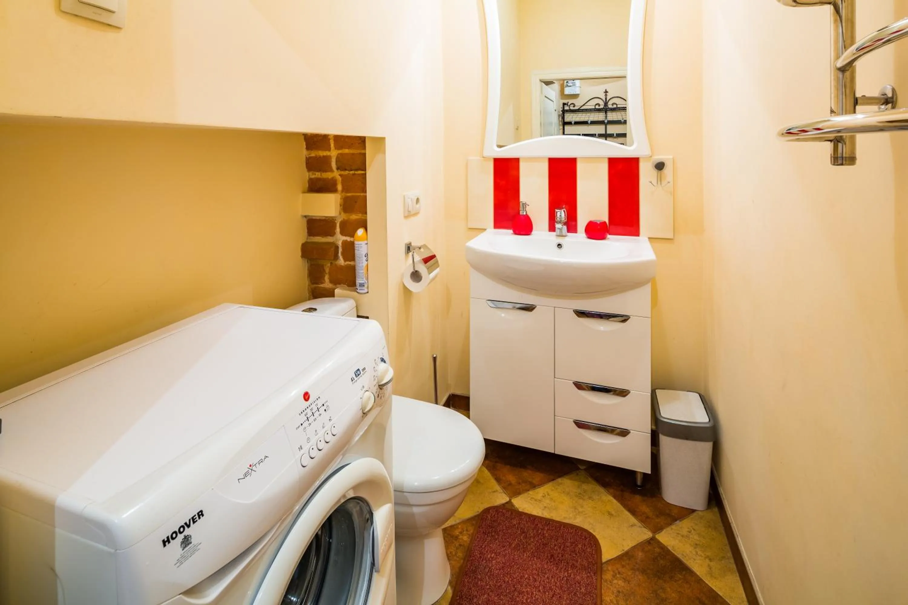 Toilet in Apartment Krakivska 15