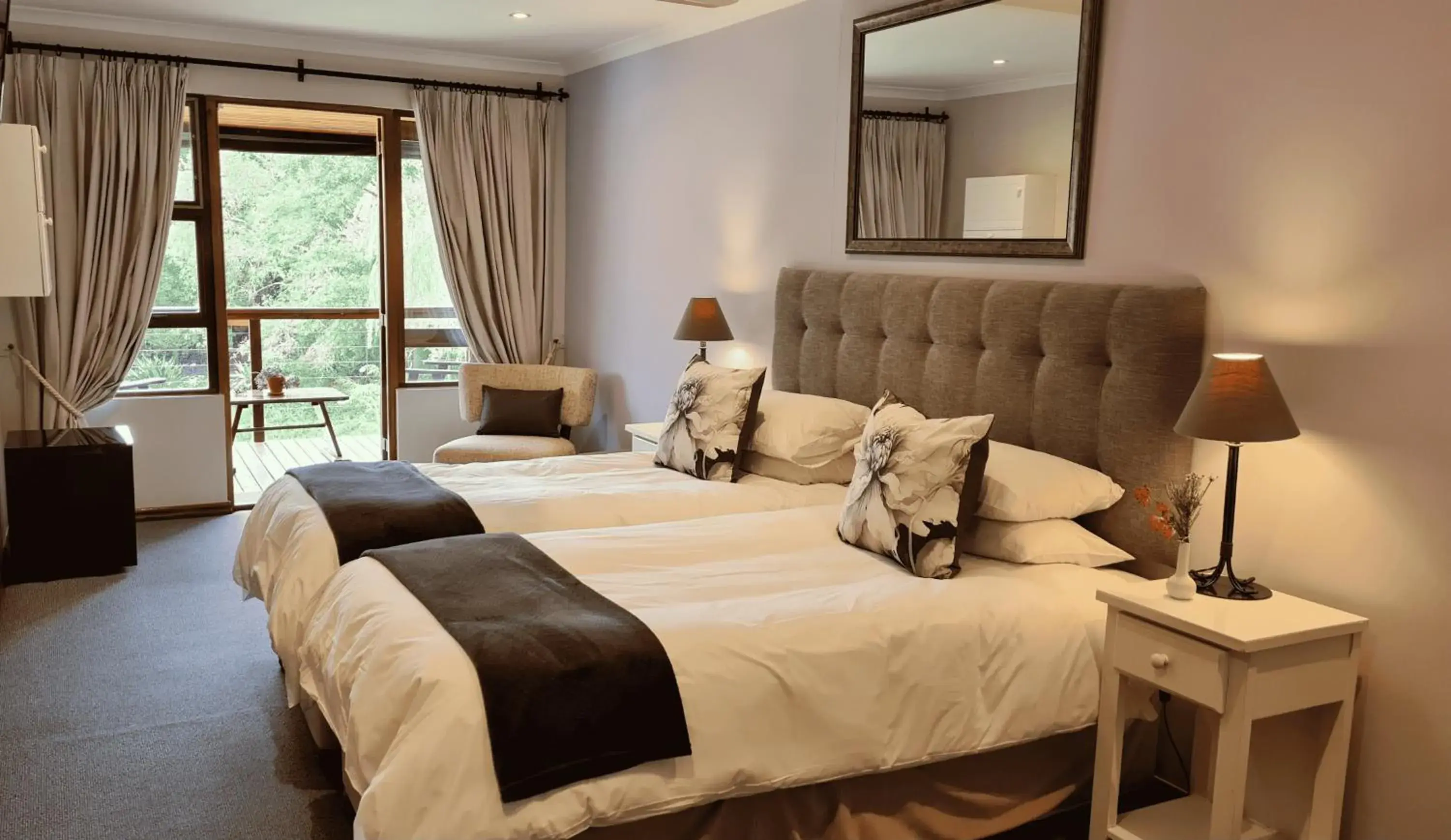 Large Twin Room - single occupancy in Pumula Lodge 4 Star Guesthouse Knysna Large Twin Room - single occupancy in Pumula Lodge 4 Star Guesthouse Knysna