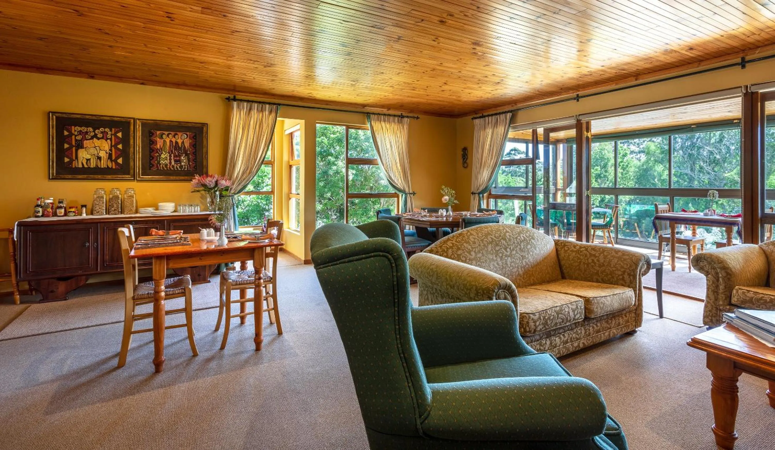 Living room in Pumula Lodge 4 Star Guesthouse Knysna