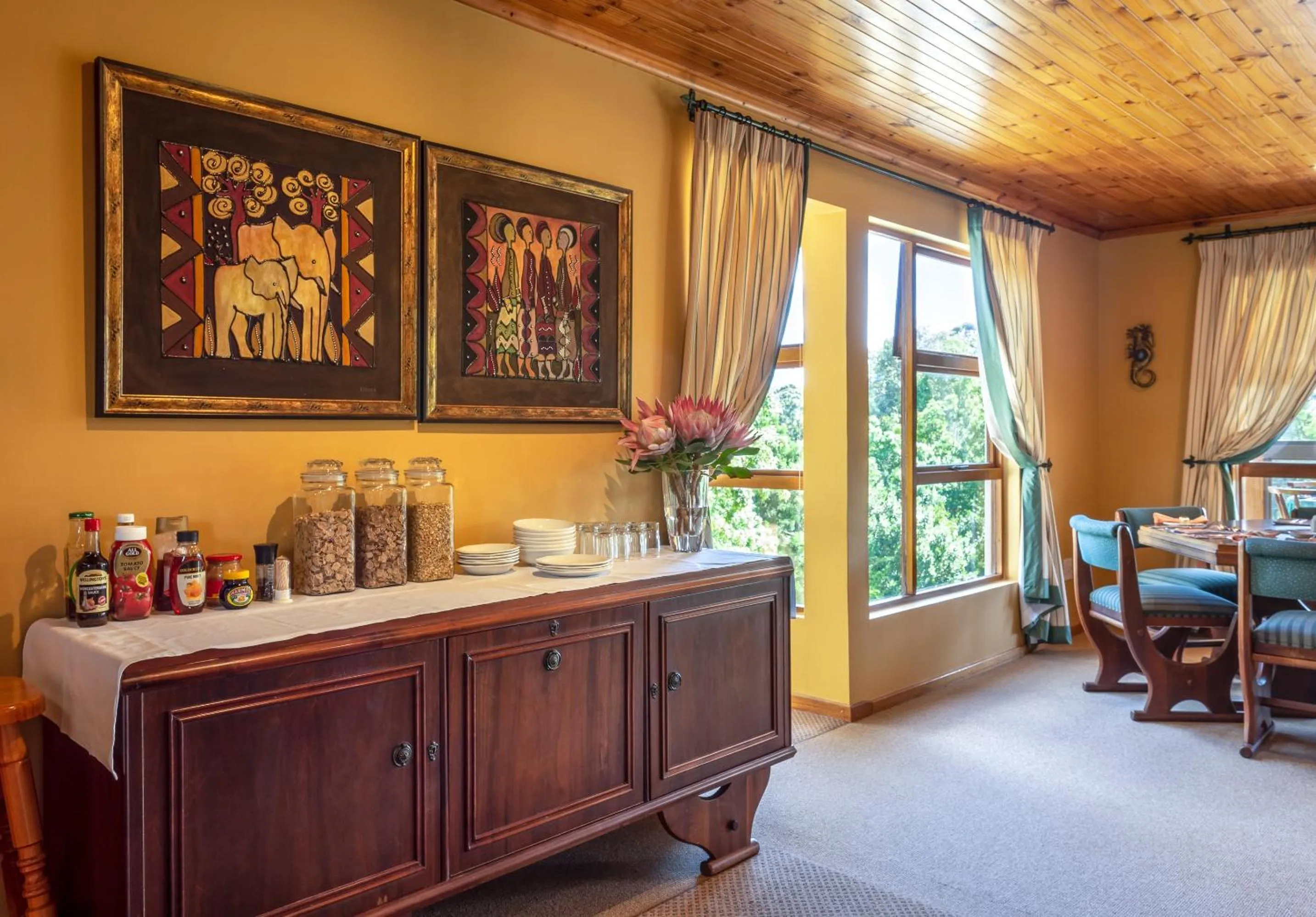 Dining area in Pumula Lodge 4 Star Guesthouse Knysna