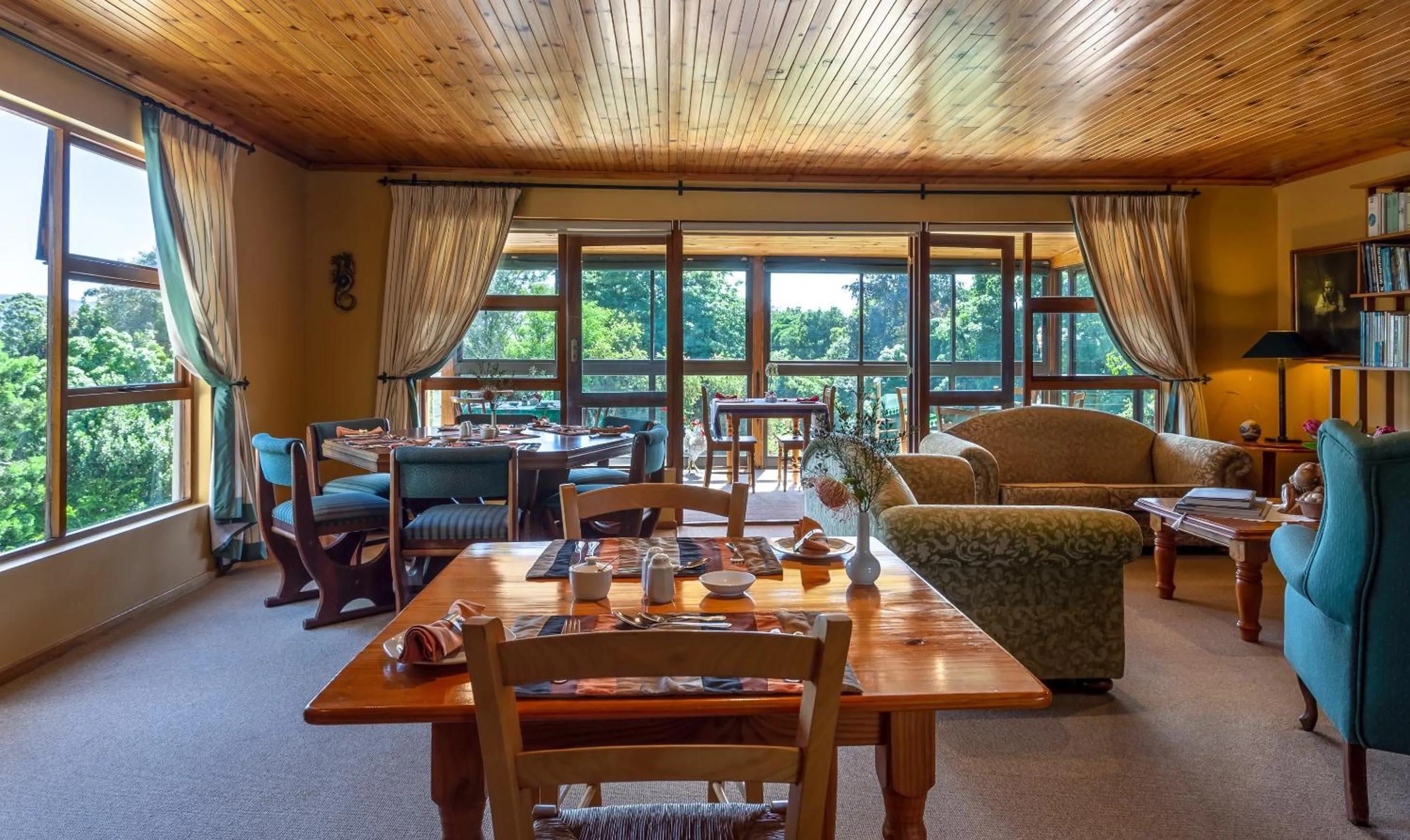 Lounge or bar in Pumula Lodge 4 Star Guesthouse Knysna