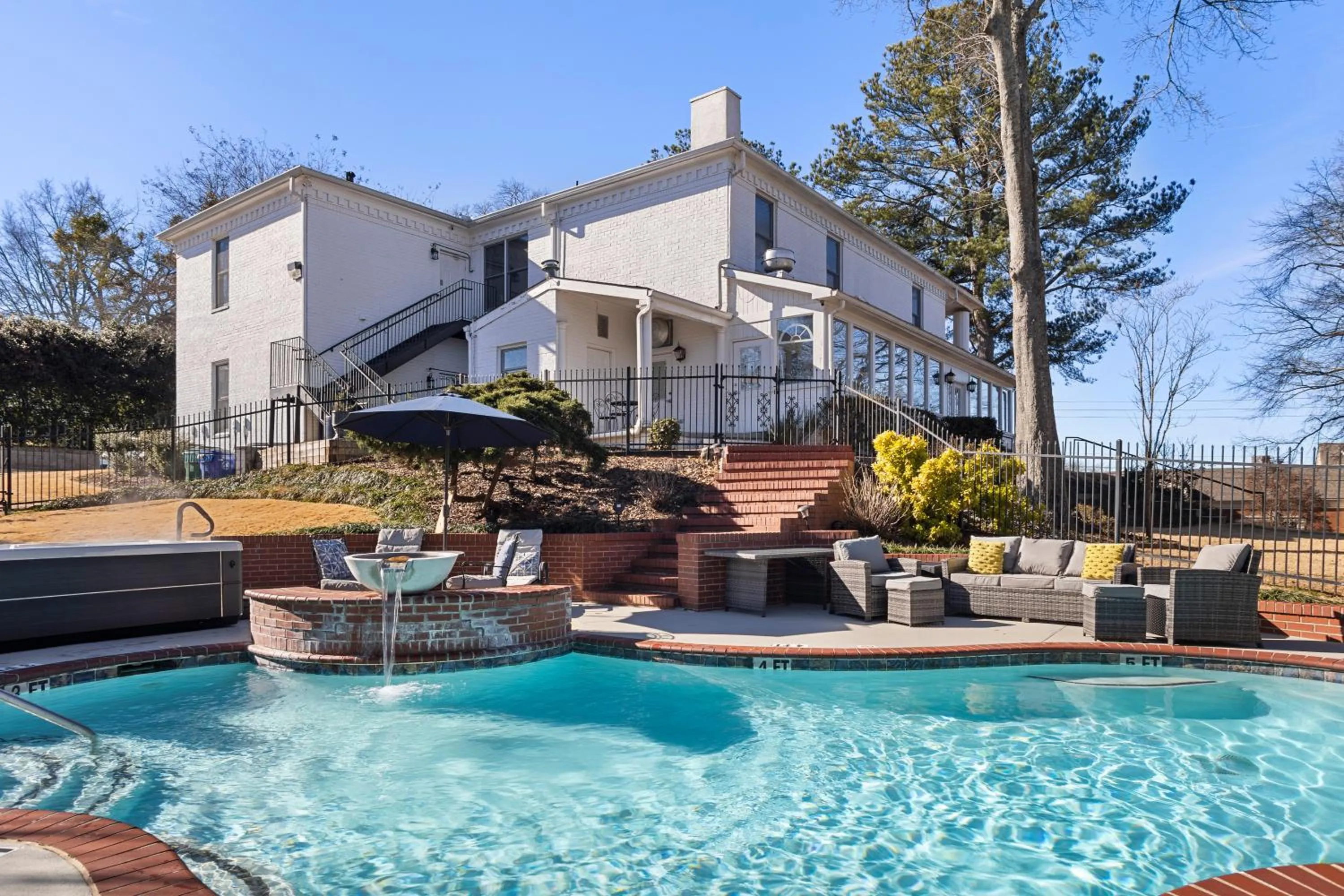 Property building in Stone Mountain Manor