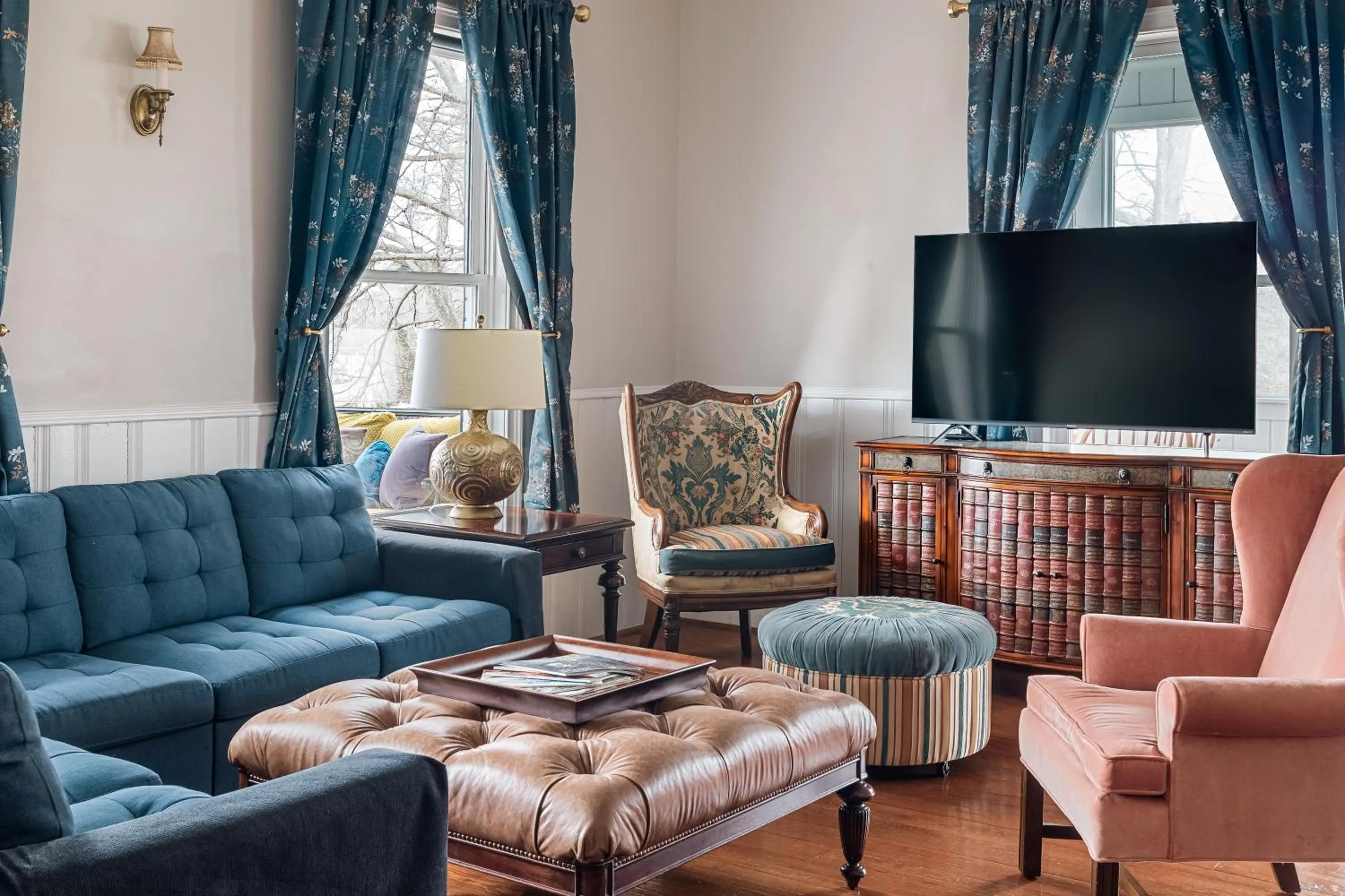 Communal lounge/ TV room in Stone Mountain Manor