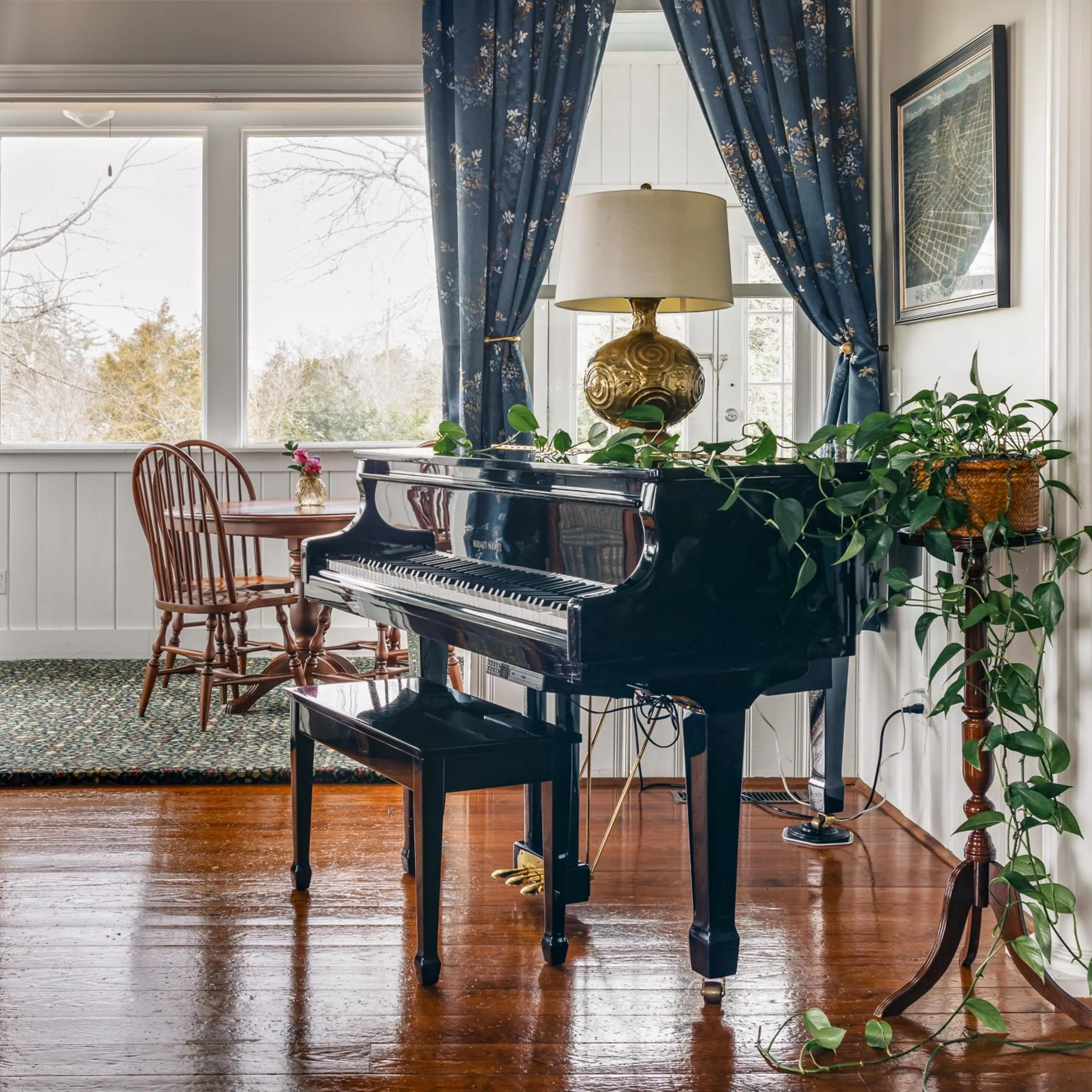 Living room in Stone Mountain Manor
