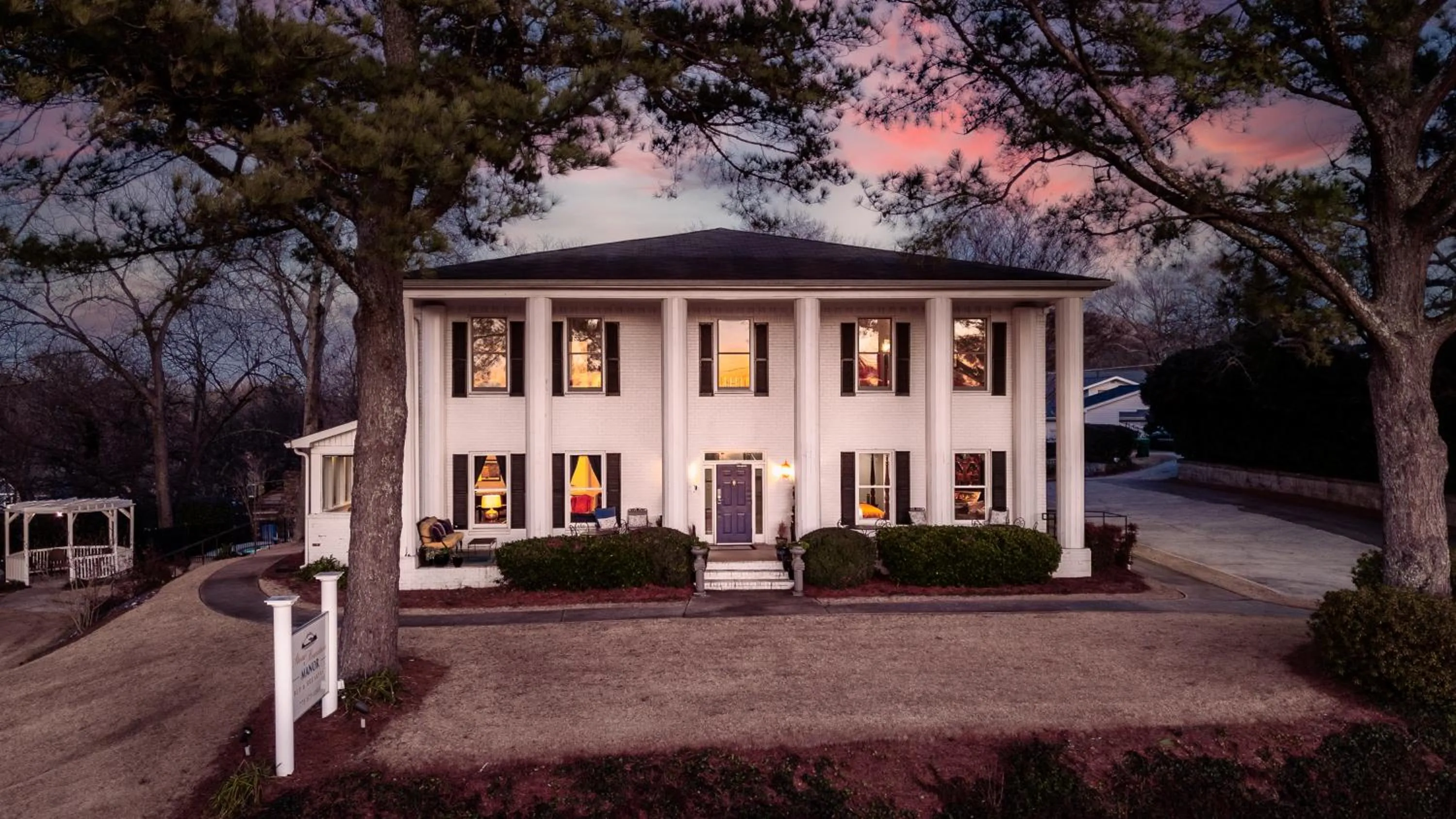 Property building in Stone Mountain Manor