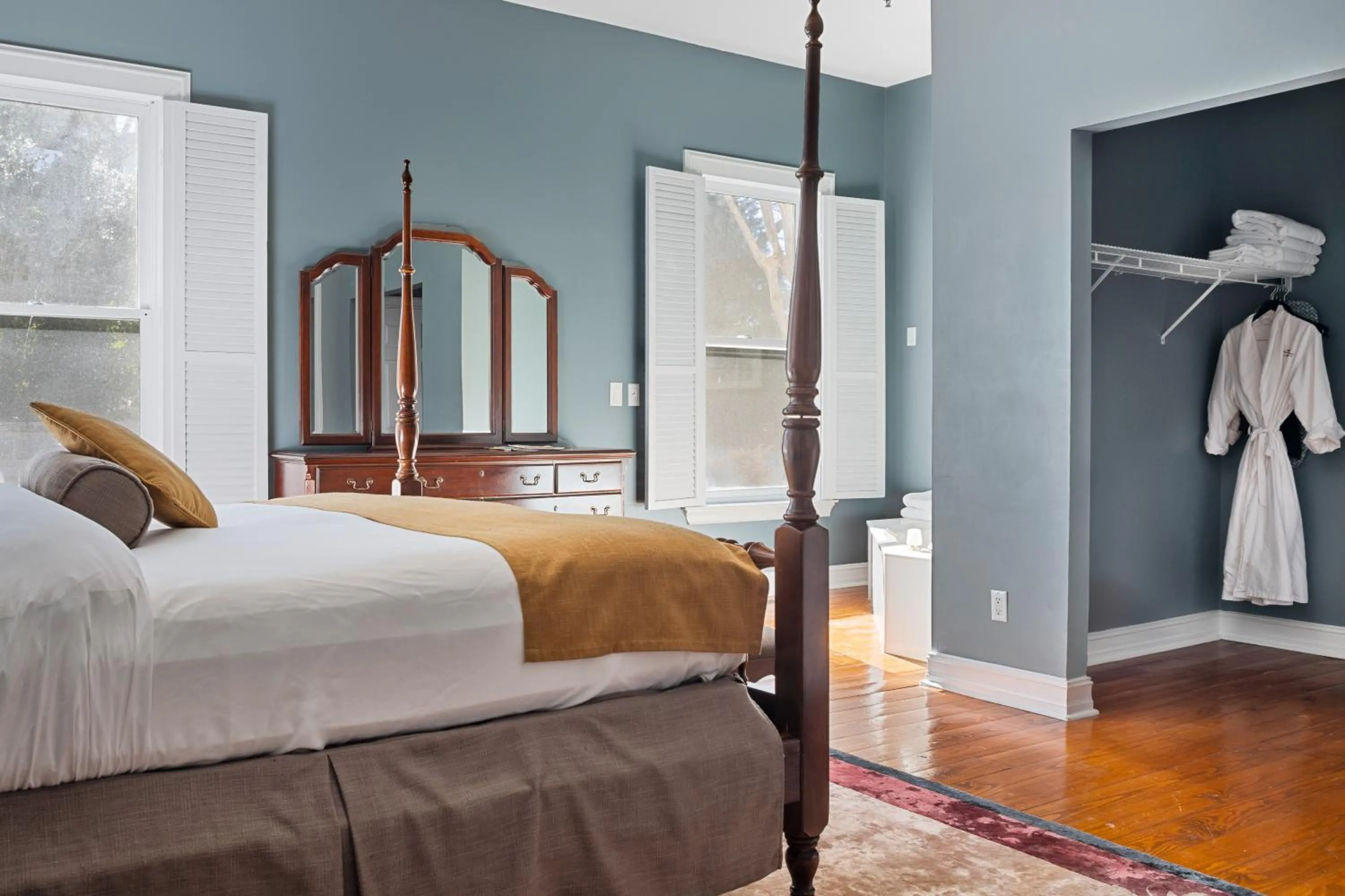 Photo of the whole room, Bed in Stone Mountain Manor