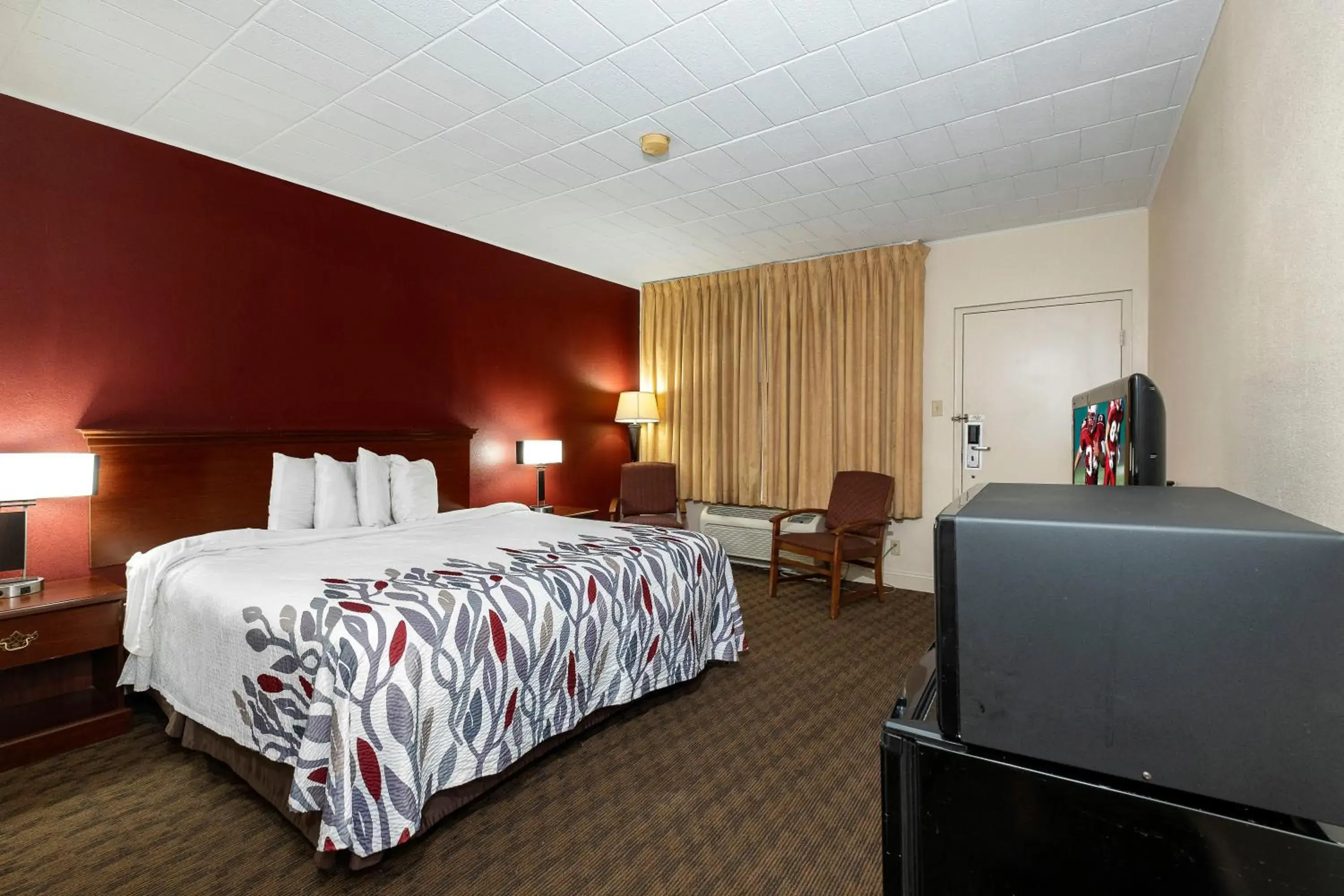 Photo of the whole room, Bed in Red Roof Inn & Suites Hazleton Photo of the whole room, Bed in Red Roof Inn & Suites Hazleton