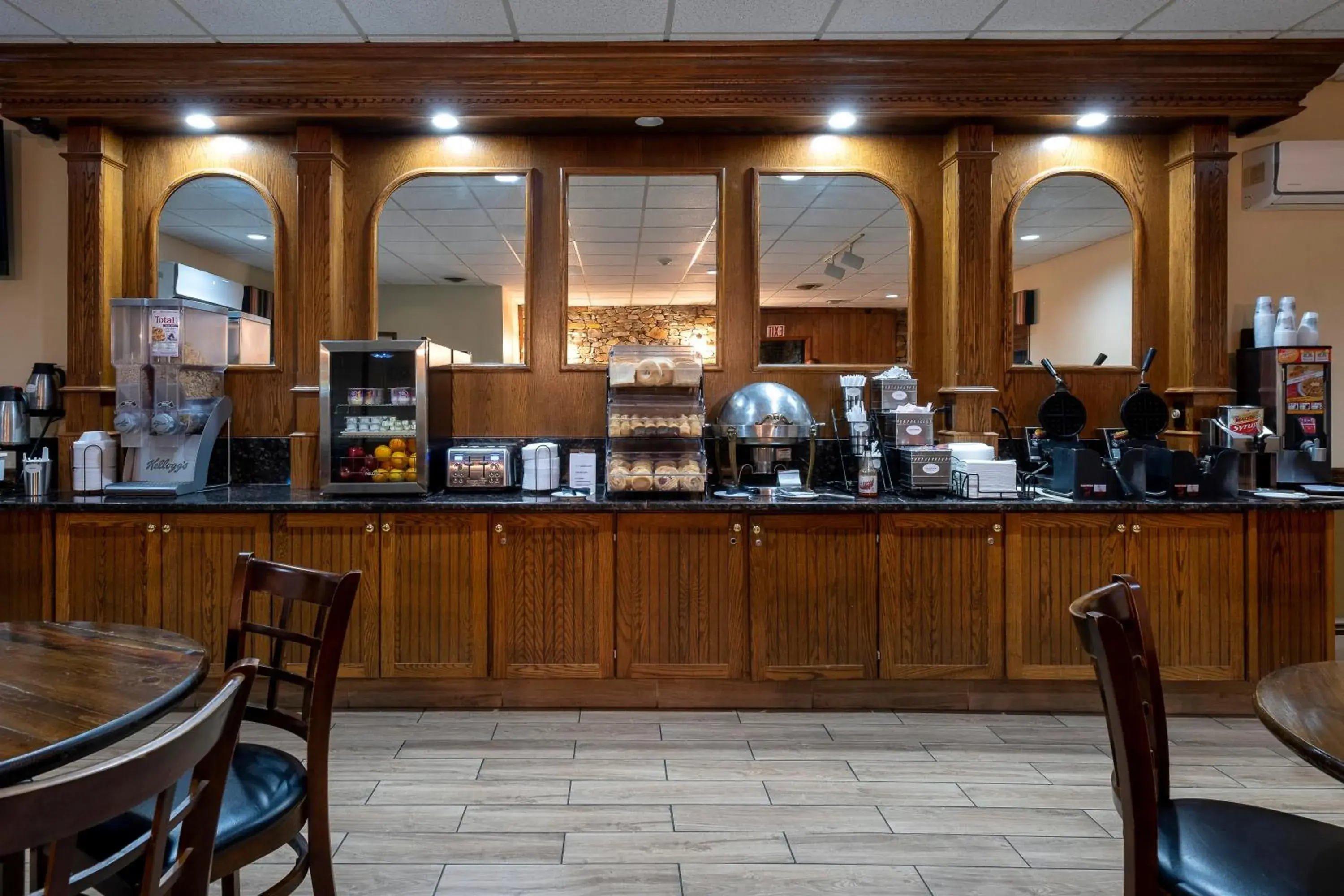 Breakfast in Red Roof Inn & Suites Hazleton Breakfast in Red Roof Inn & Suites Hazleton