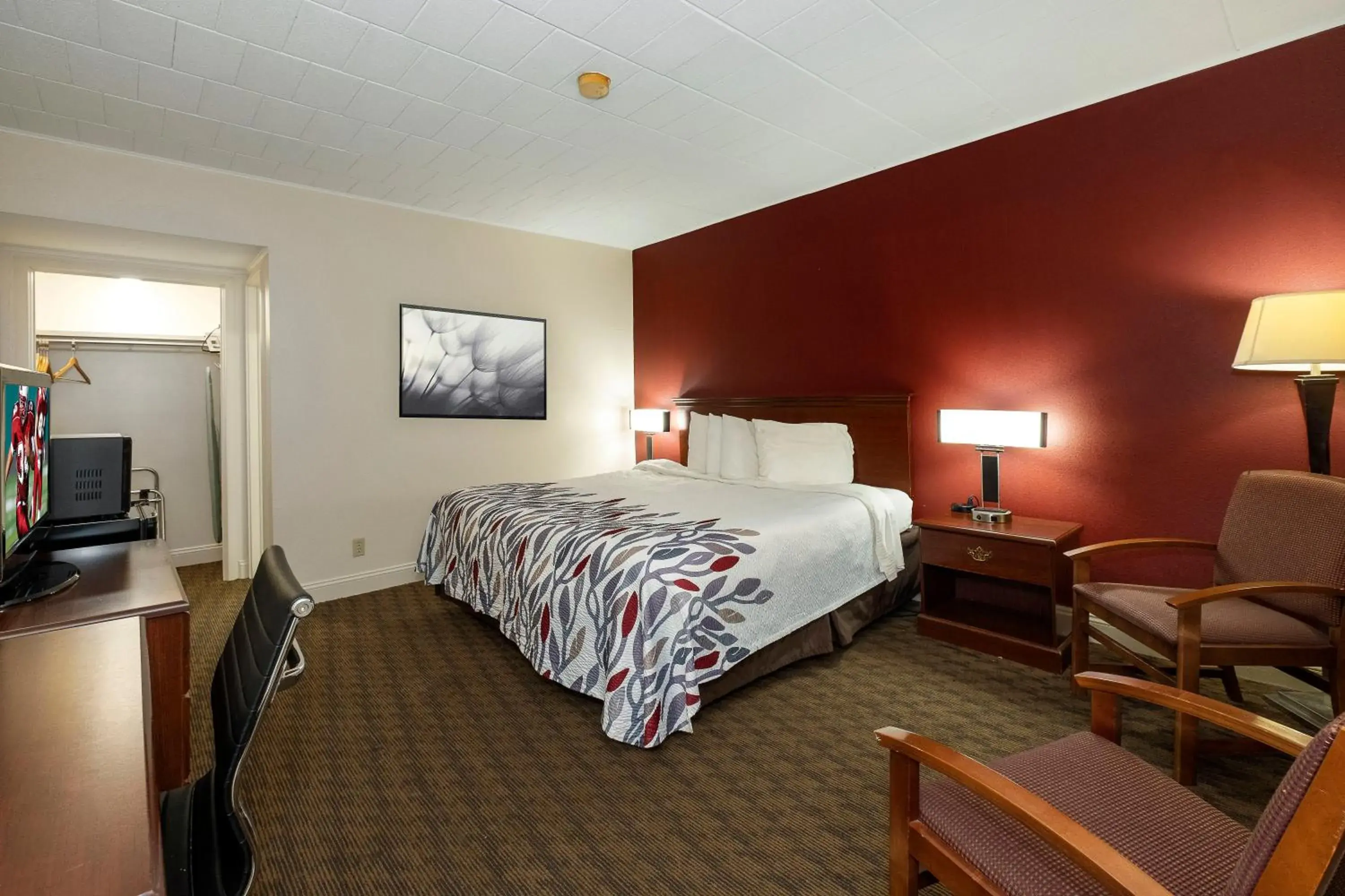 Bedroom, Bed in Red Roof Inn & Suites Hazleton Bedroom, Bed in Red Roof Inn & Suites Hazleton
