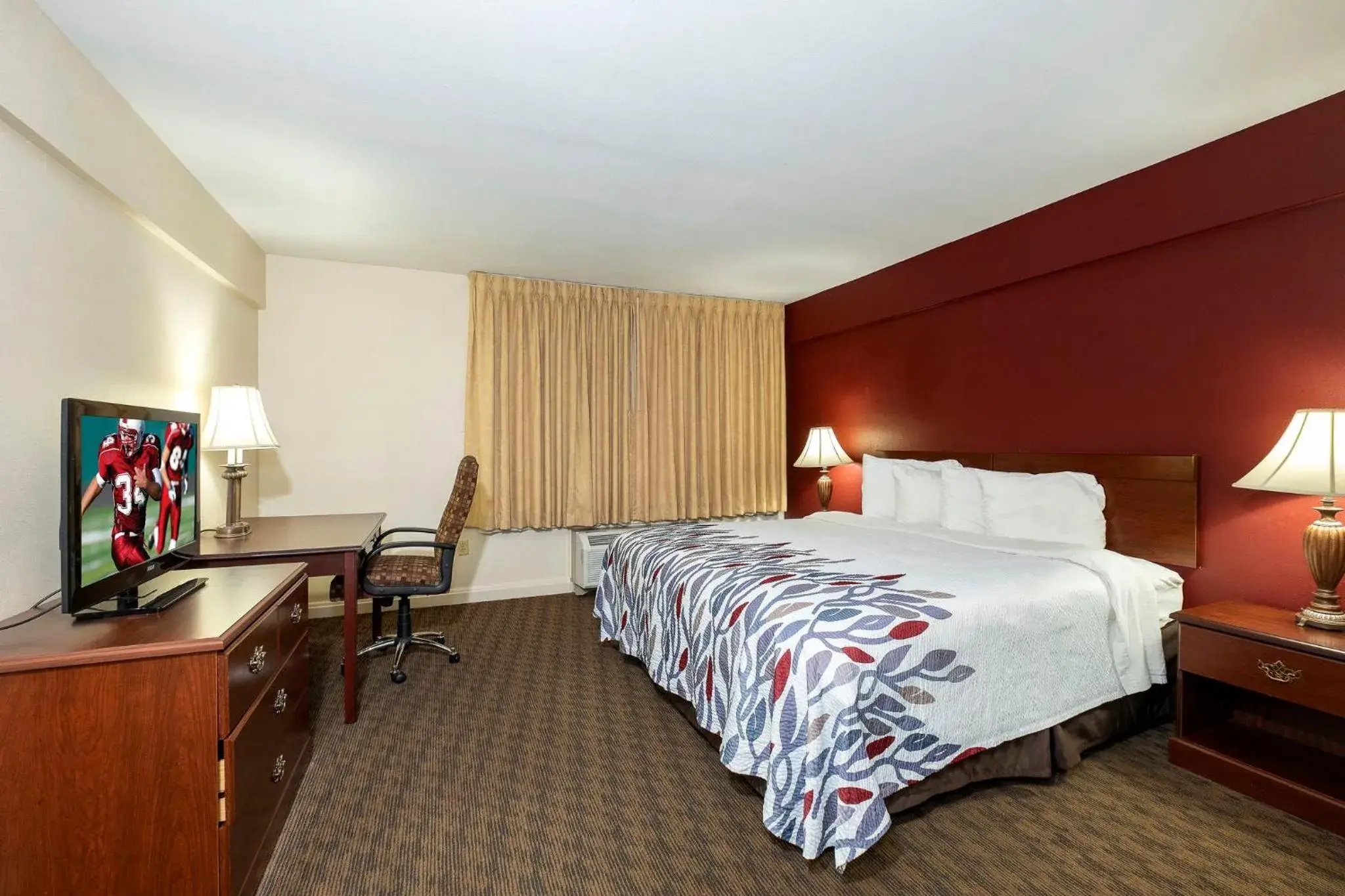 Suite King Room with Kitchen Non-Smoking in Red Roof Inn & Suites Hazleton Suite King Room with Kitchen Non-Smoking in Red Roof Inn & Suites Hazleton