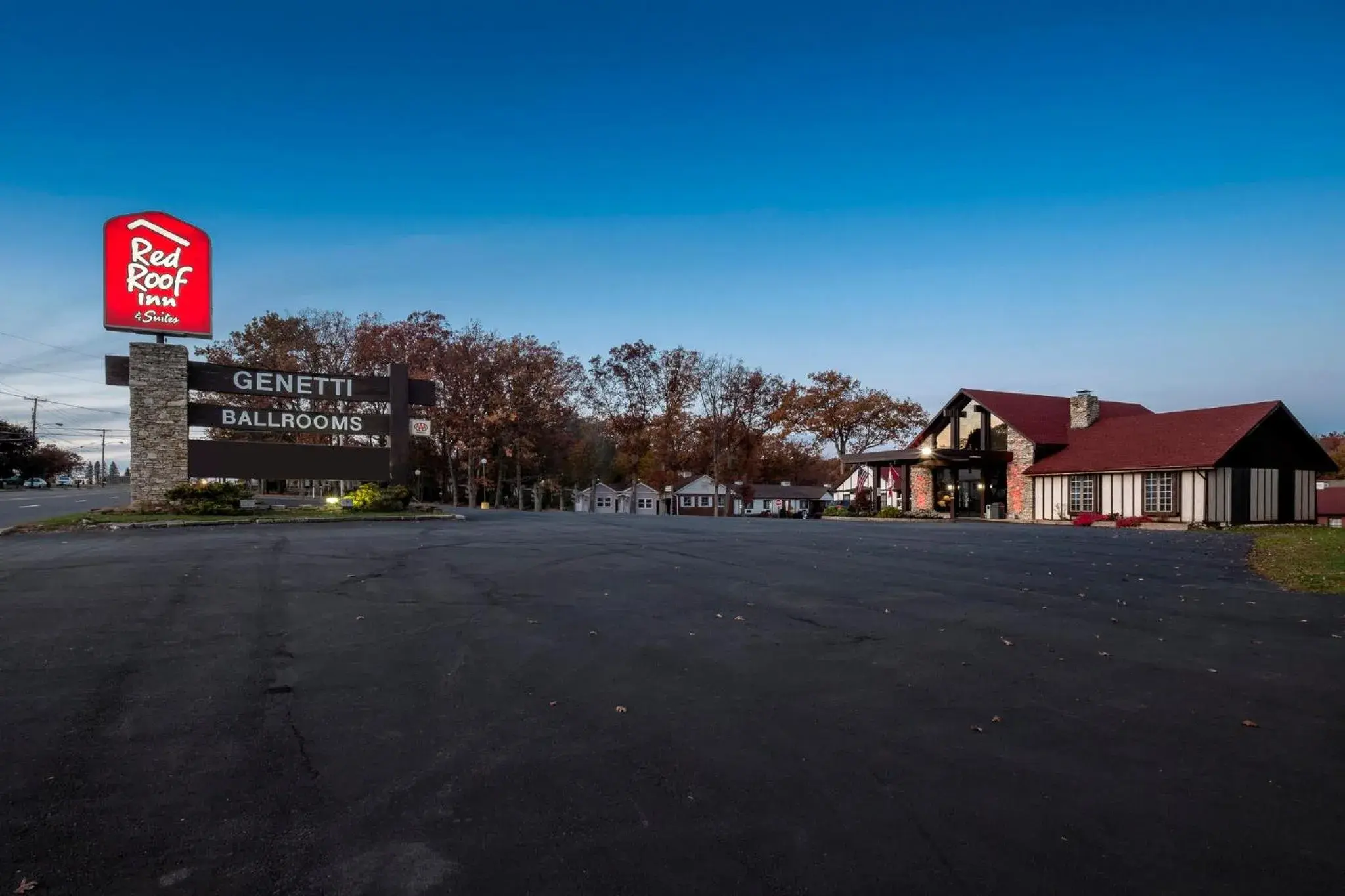 Property building in Red Roof Inn & Suites Hazleton Property building in Red Roof Inn & Suites Hazleton