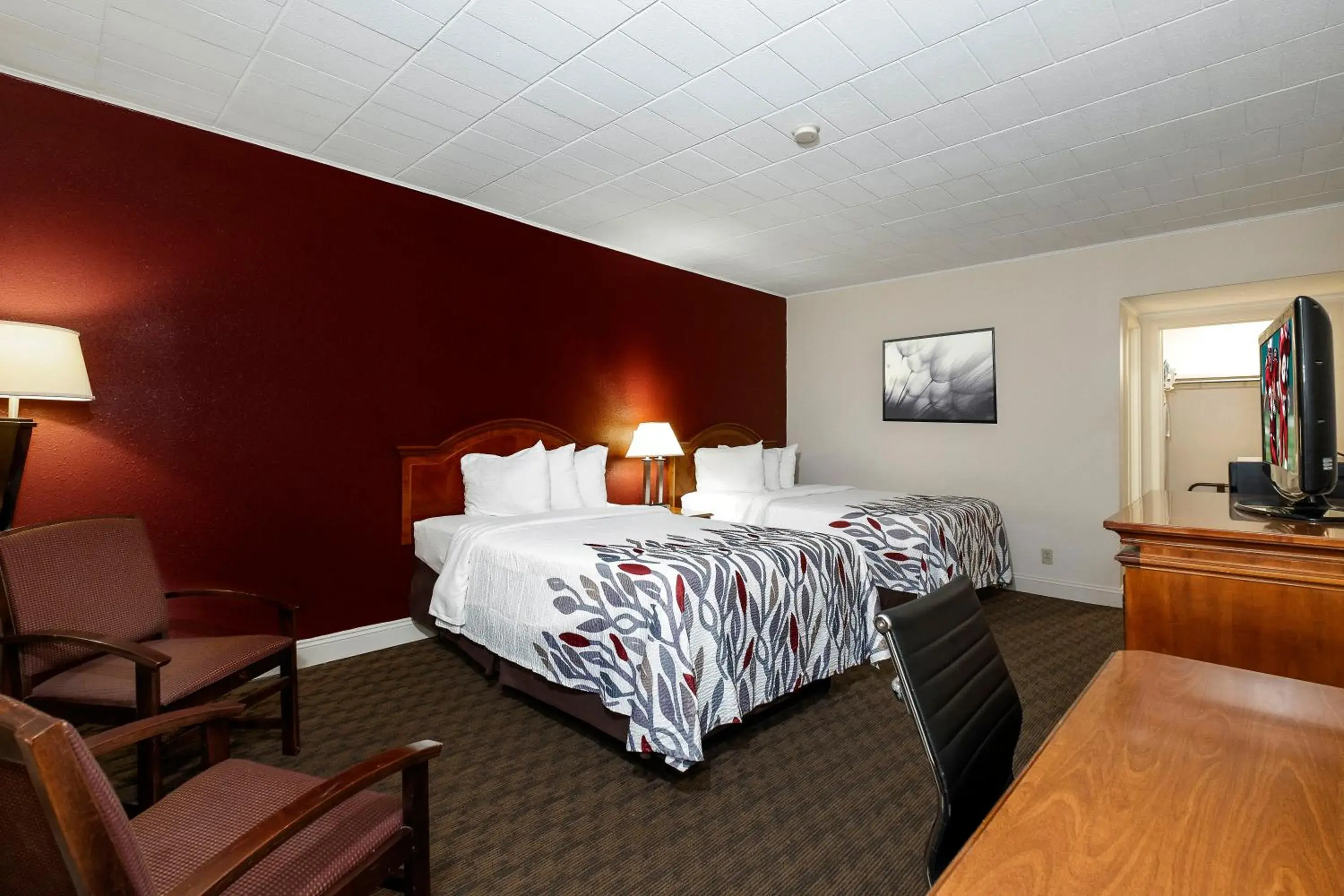 Bedroom, Bed in Red Roof Inn & Suites Hazleton Bedroom, Bed in Red Roof Inn & Suites Hazleton