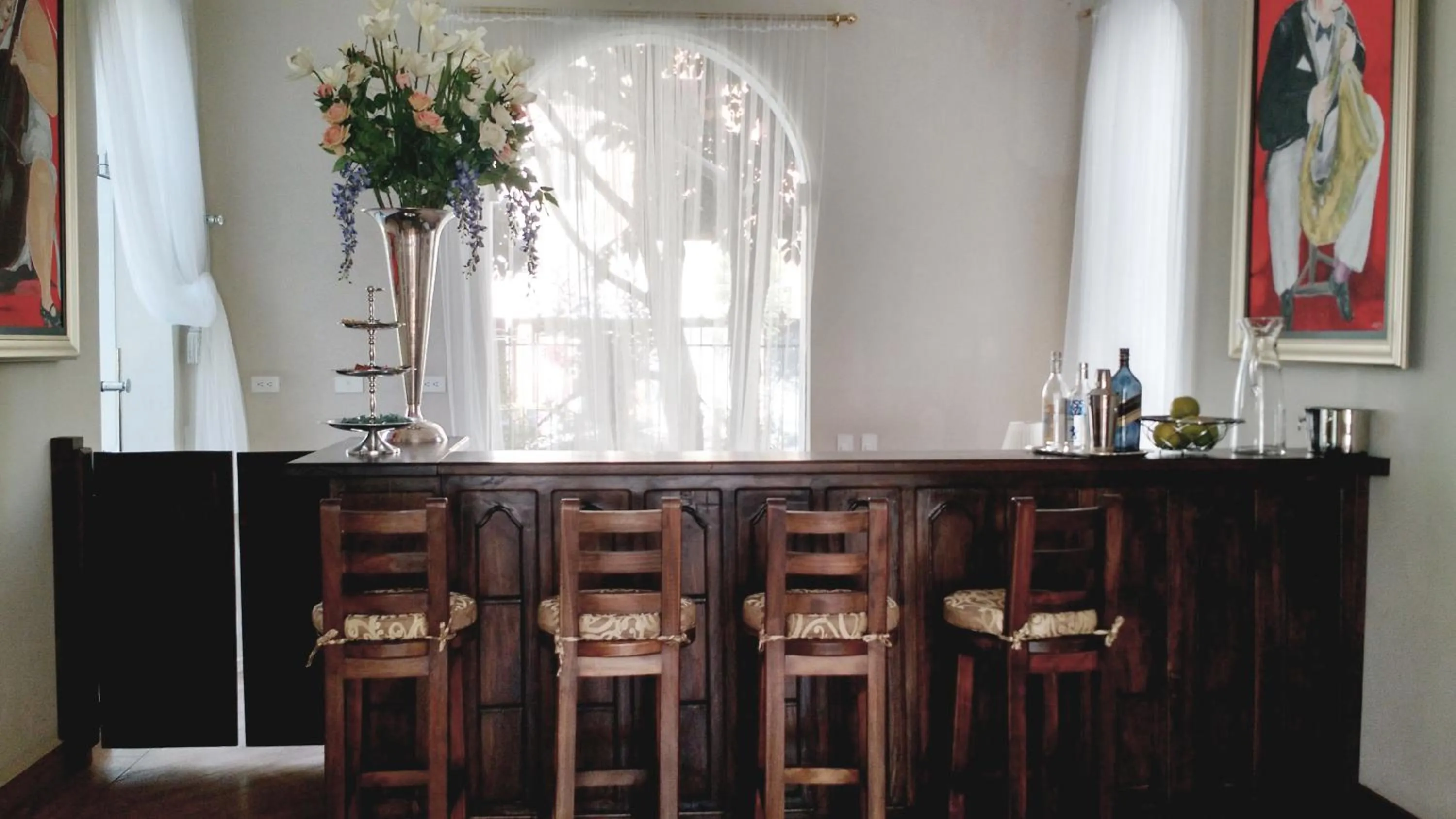 Lounge or bar in La Coupole Hotel