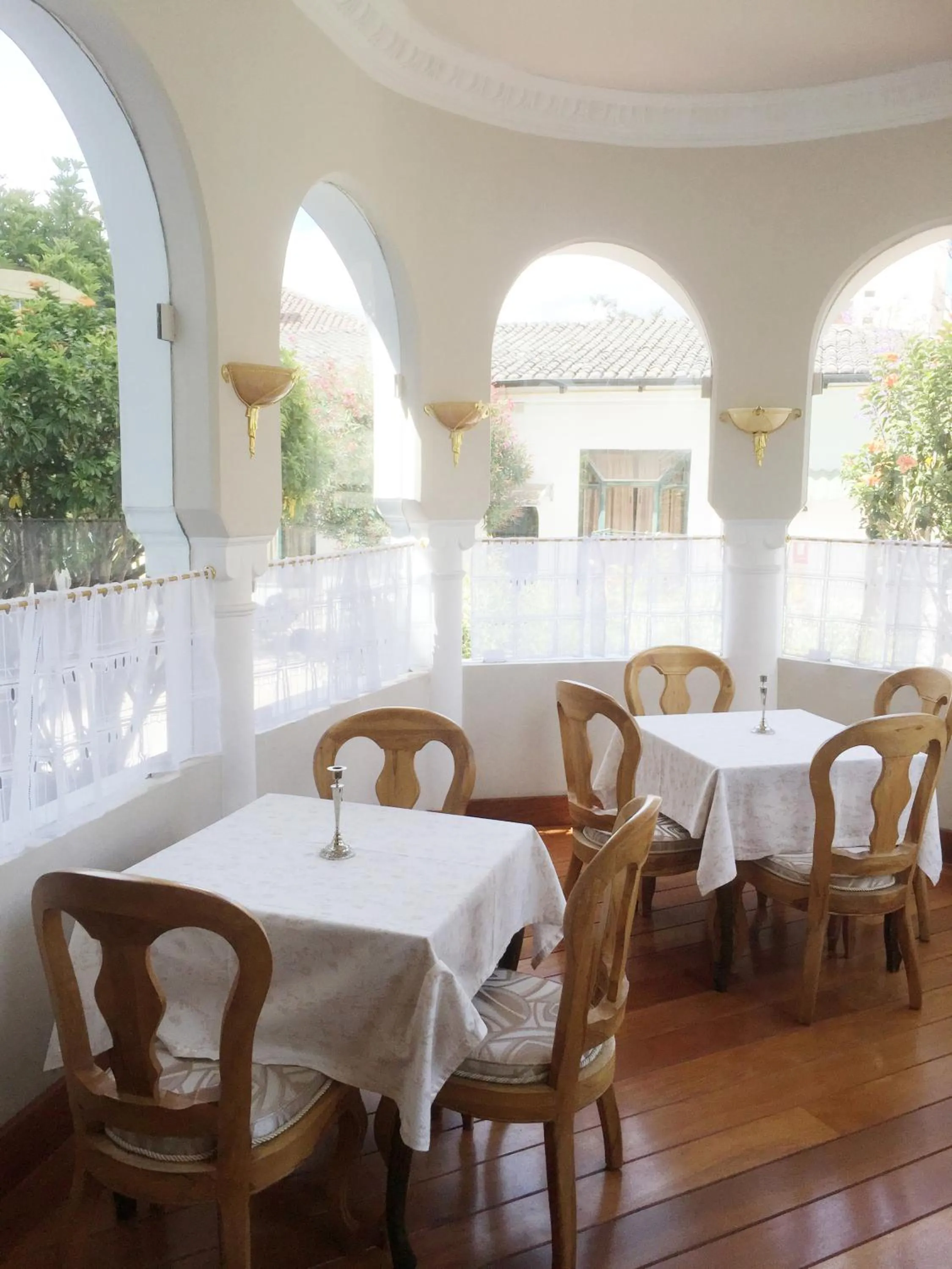 Restaurant/places to eat in La Coupole Hotel