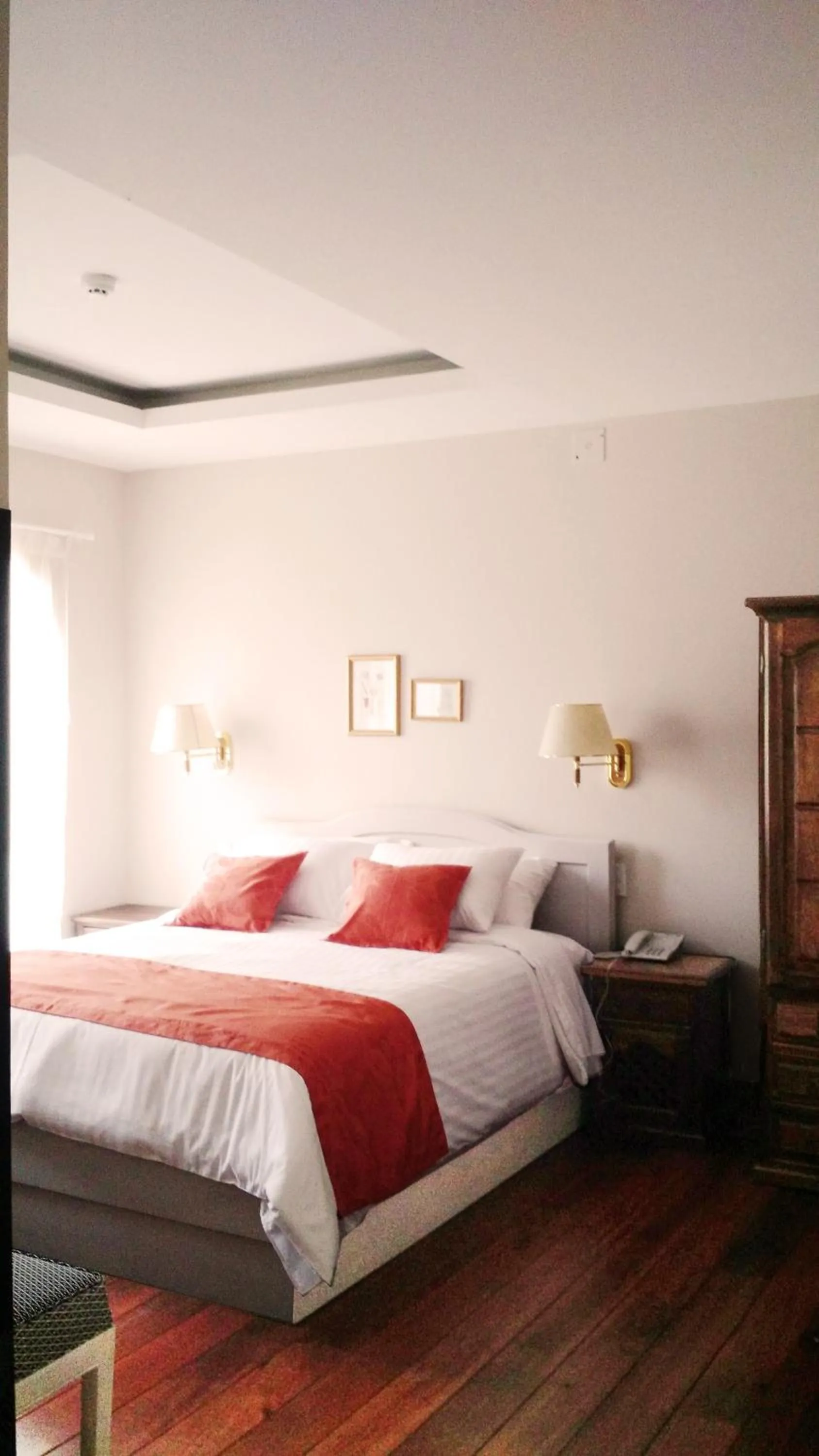 Bedroom, Bed in La Coupole Hotel