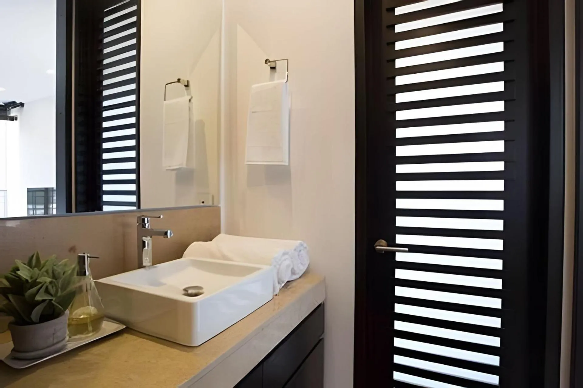 Toilet in Attik Luxury Apts